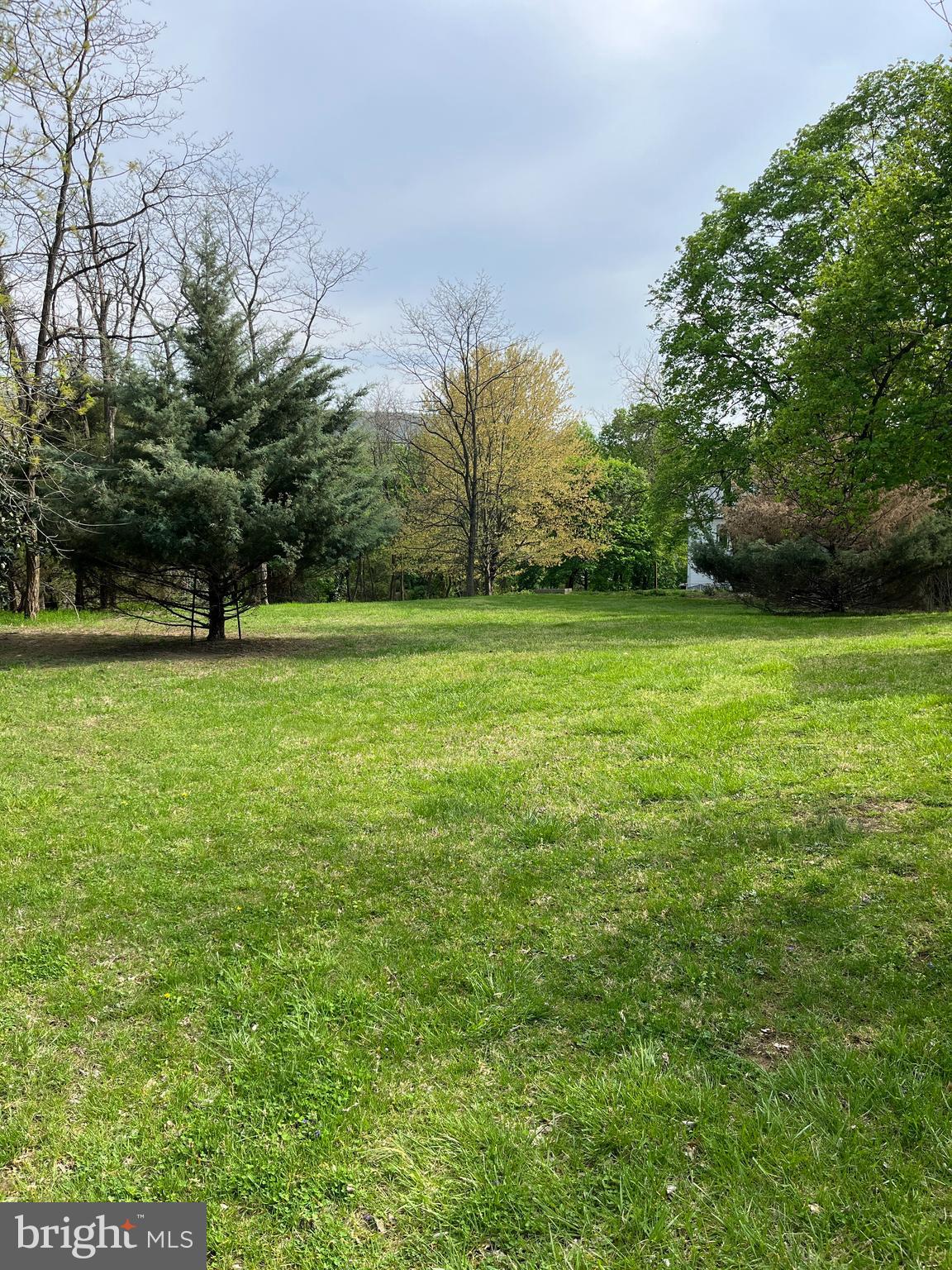 Beautiful level lot in historic Harpers Ferry. This spot has views toward Maryland and Loudoun Heights. Steps away from walking trails, shops, restaurants and MARC commuter train. This lot will be easier to build on any other in town because its level and has easy access. Priced to sell.