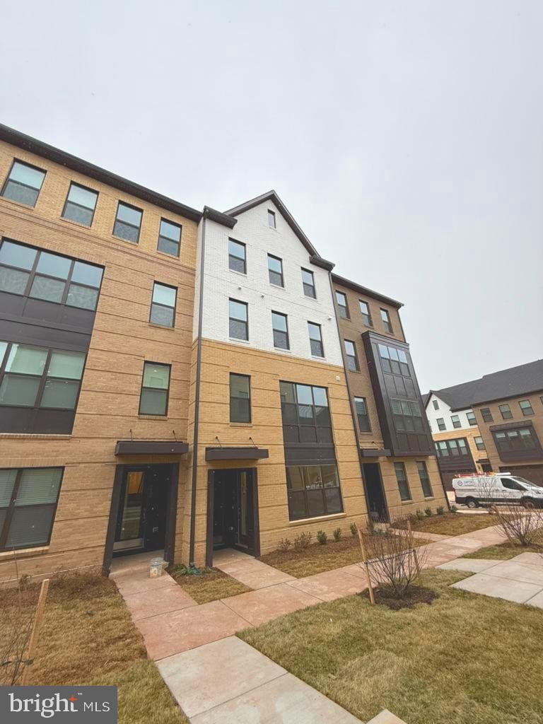 THE BOULEVARDS AT WESTFIELDS - Residential Lease