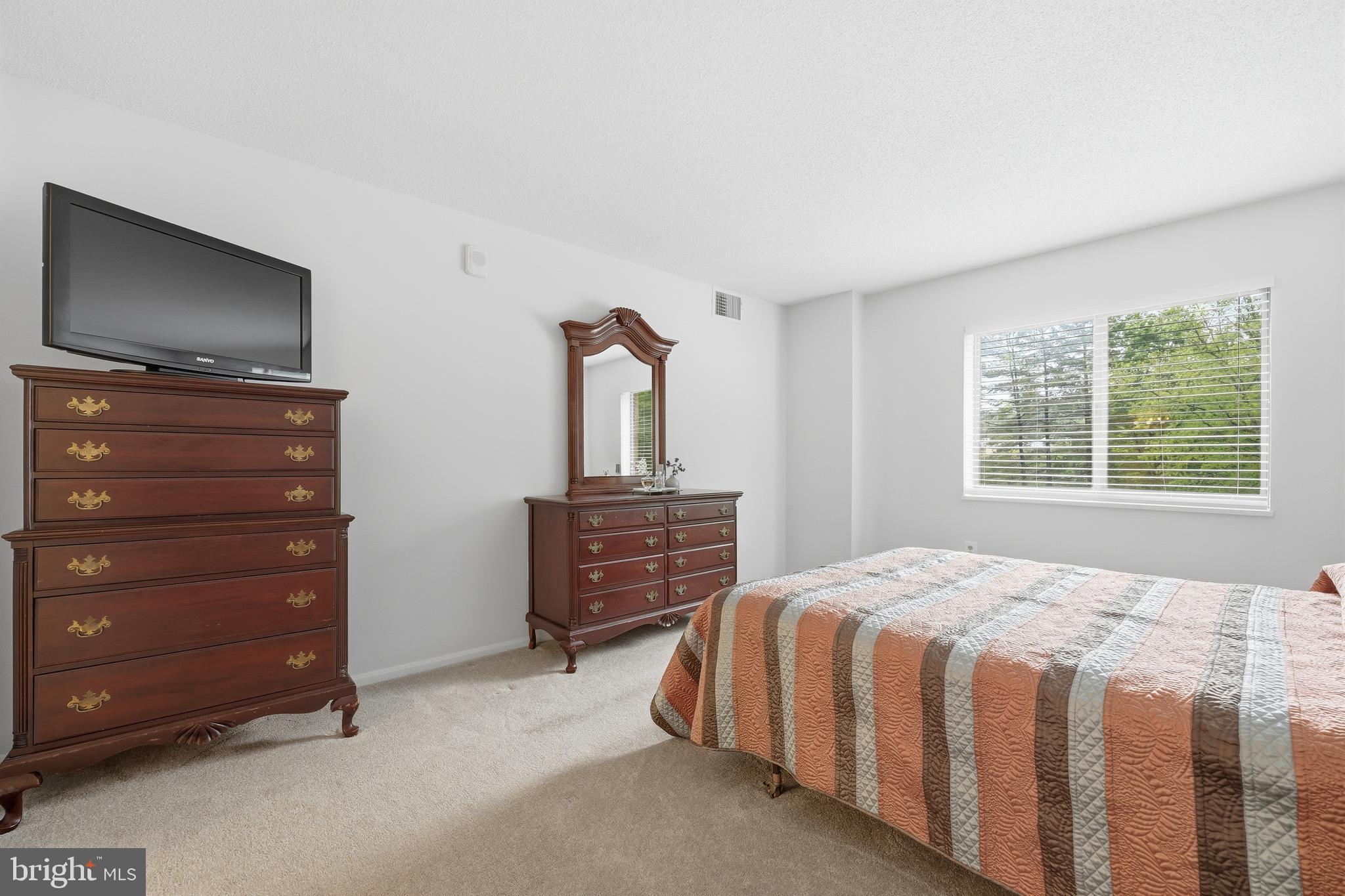 LEISURE WORLD - Residential