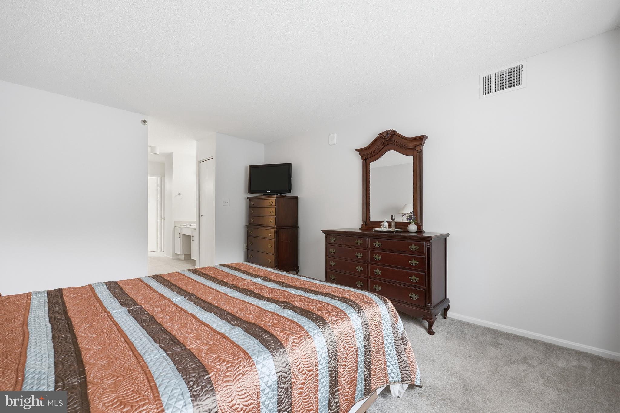 LEISURE WORLD - Residential