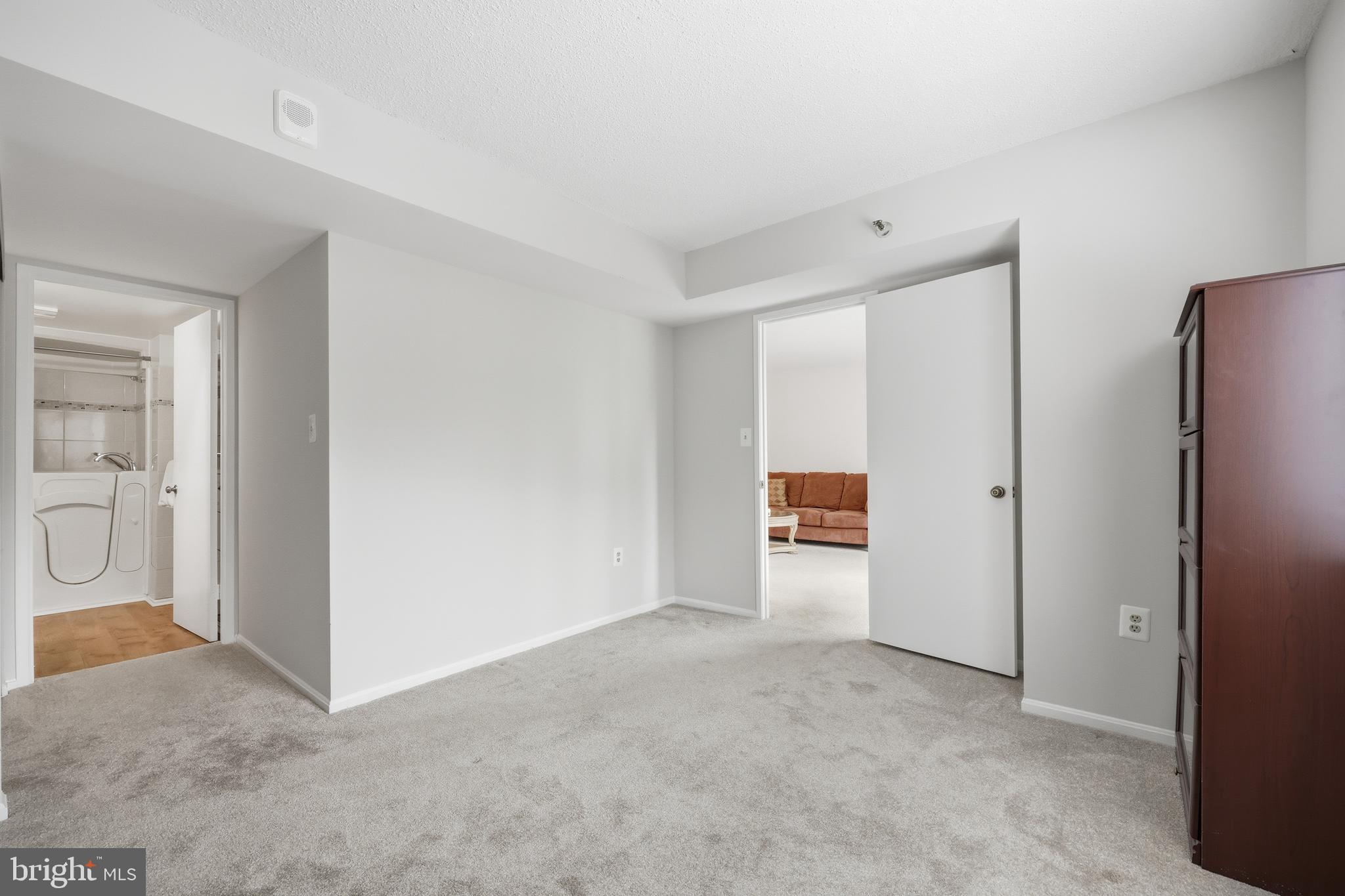 LEISURE WORLD - Residential