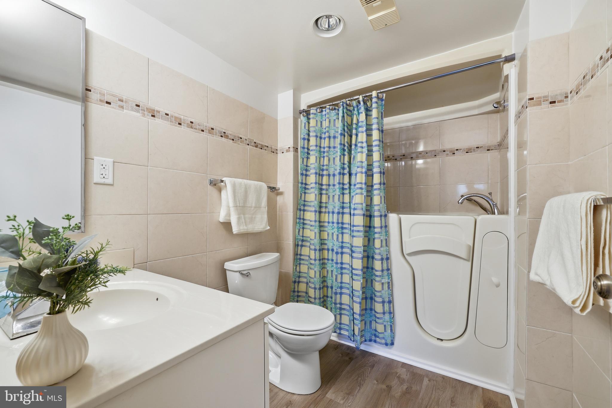 LEISURE WORLD - Residential