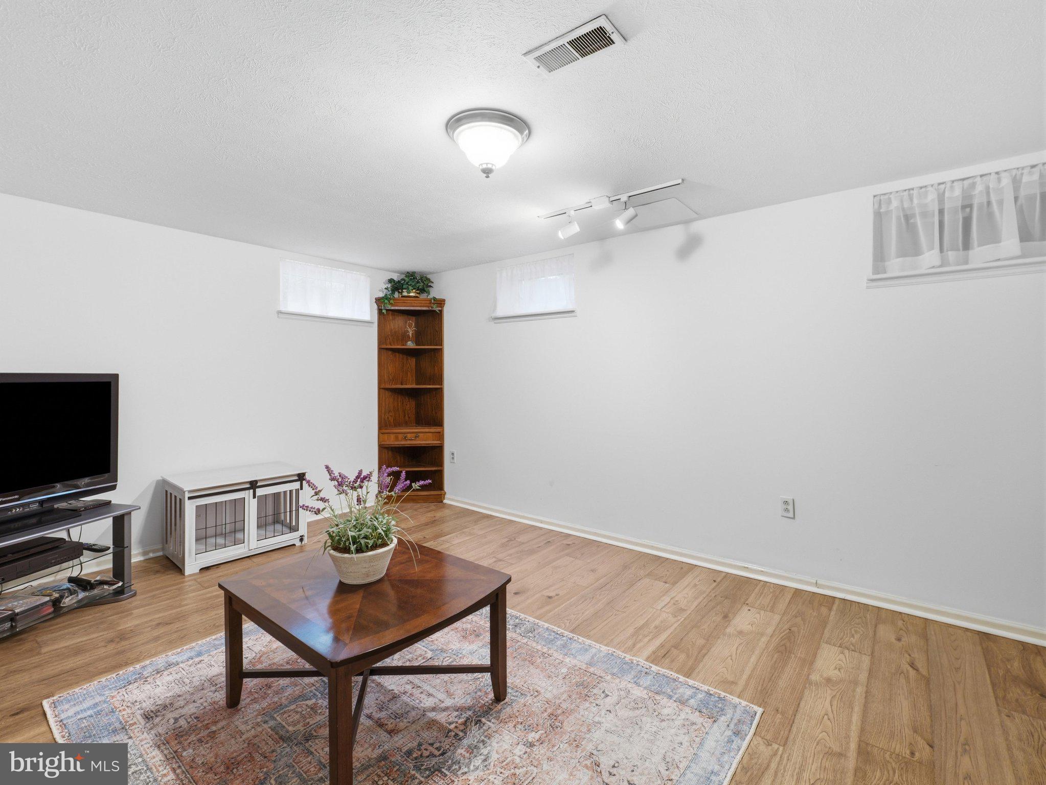 NORTH END - Residential