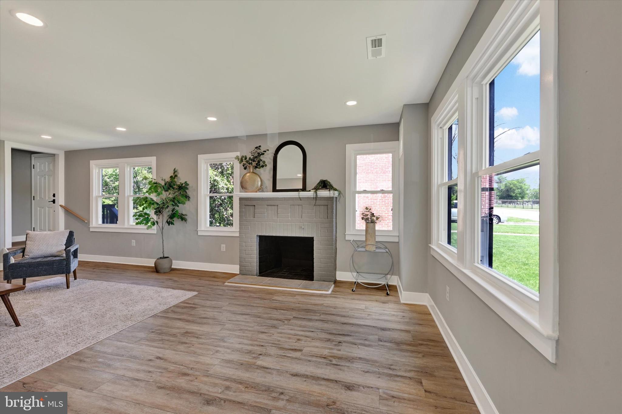 KENSINGTON - Residential
