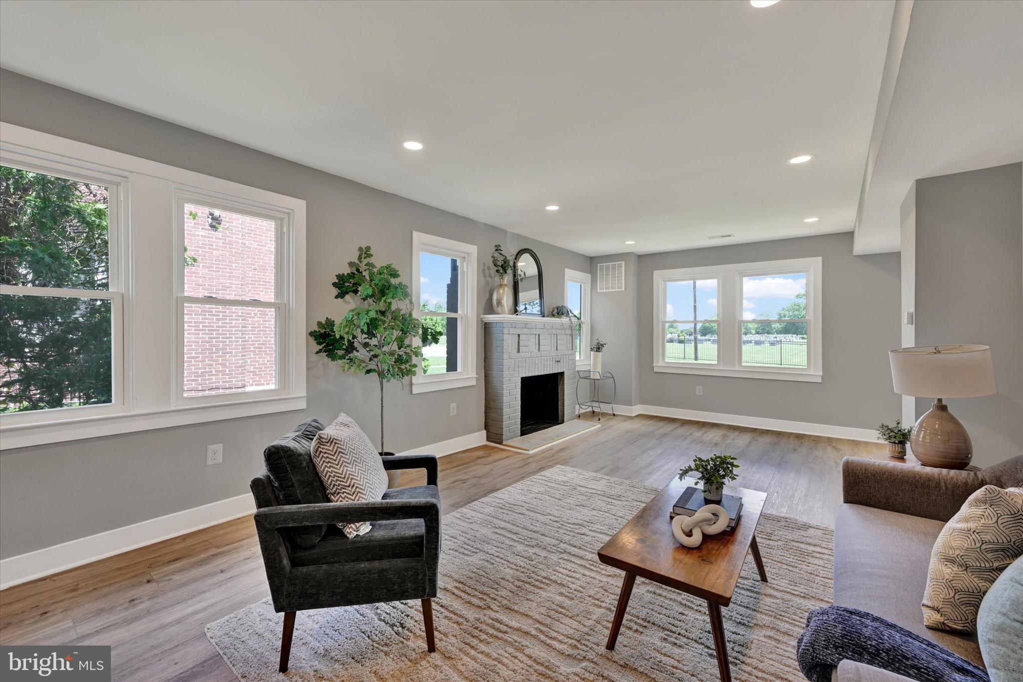 KENSINGTON - Residential