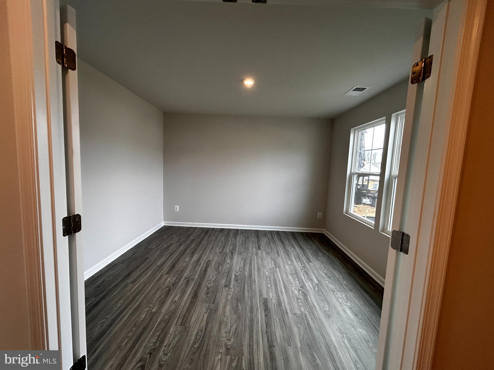 STONE SPRING - Residential Lease