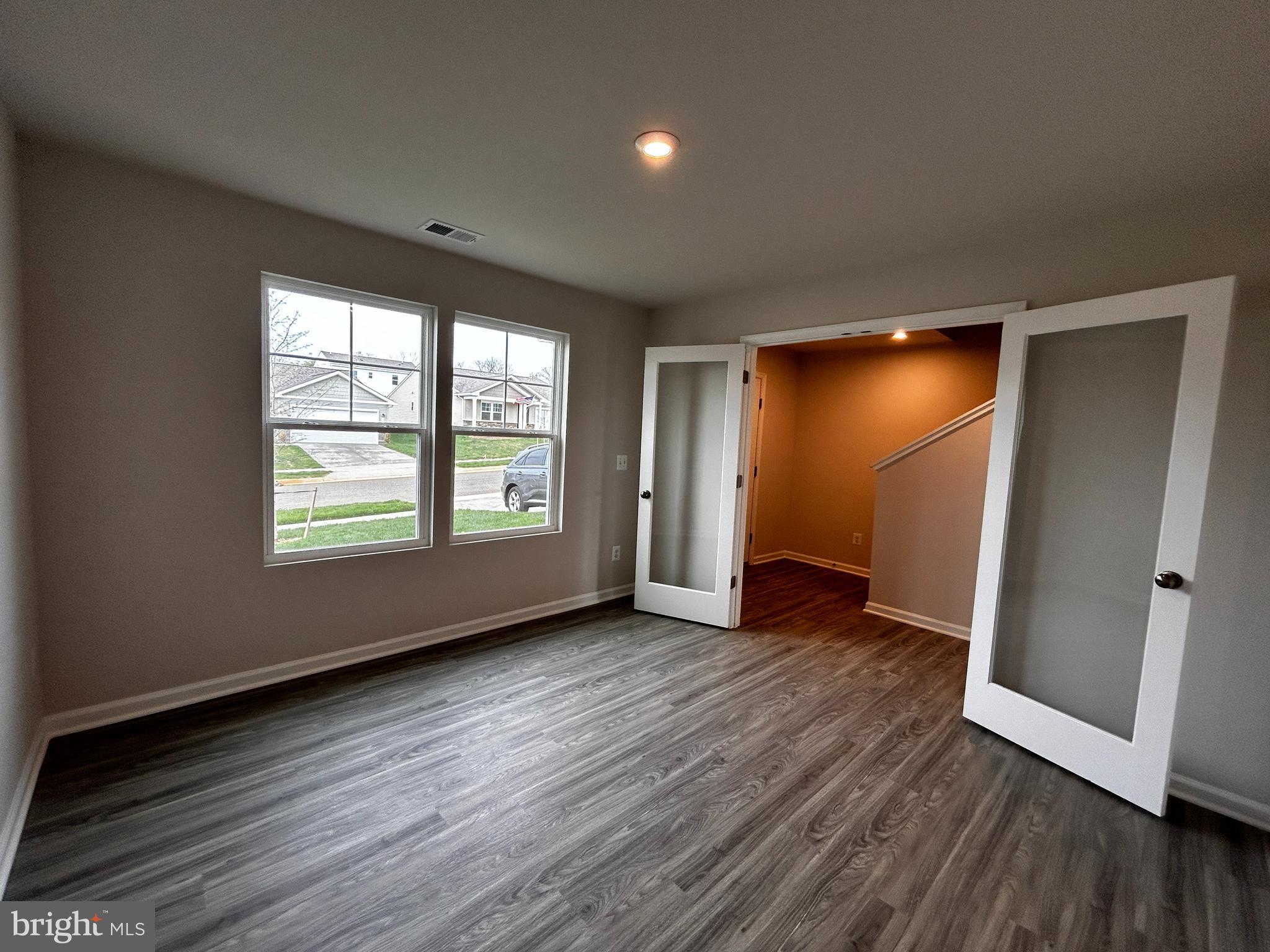 STONE SPRING - Residential Lease