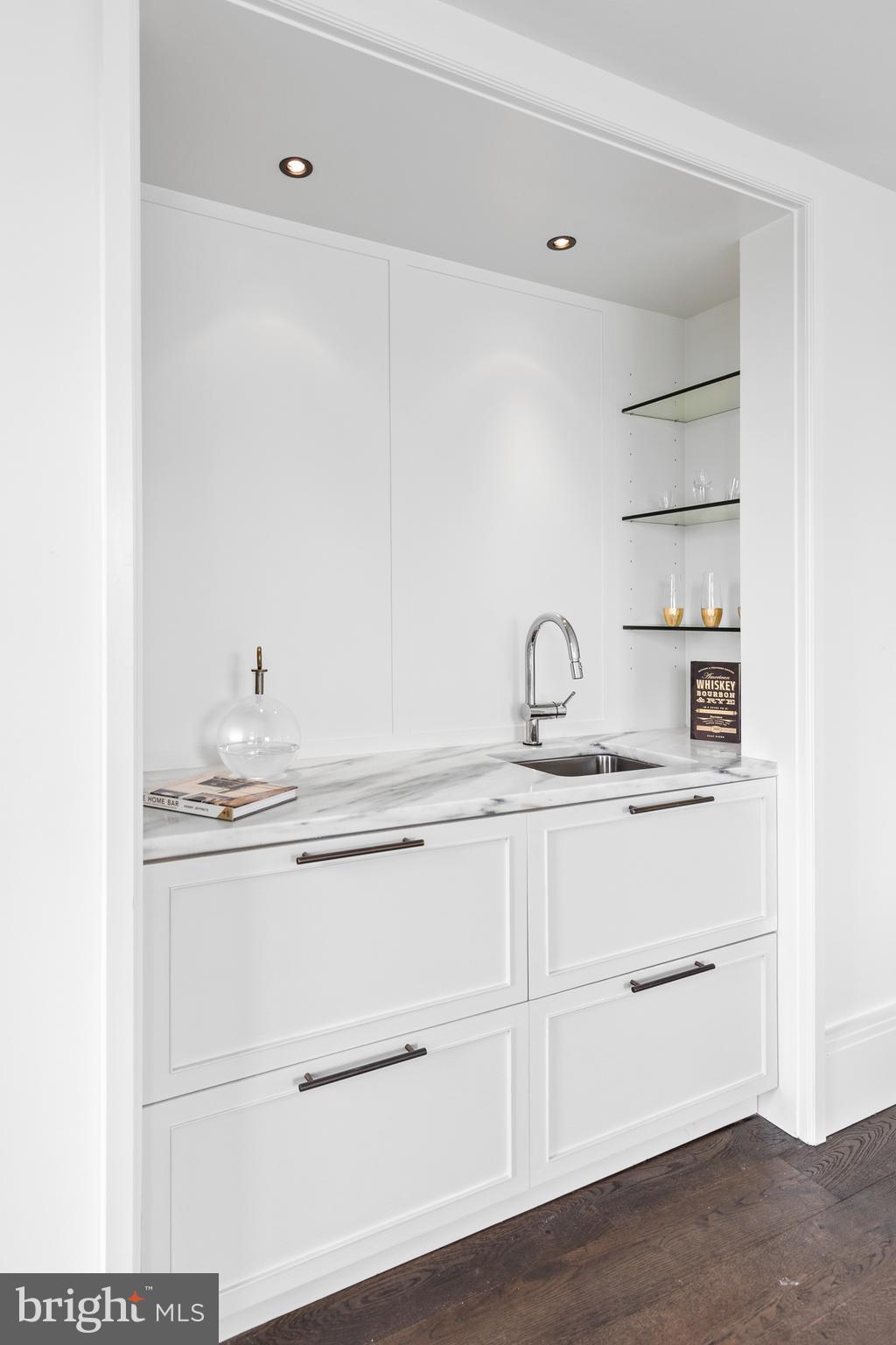 WOODLEY PARK - Residential