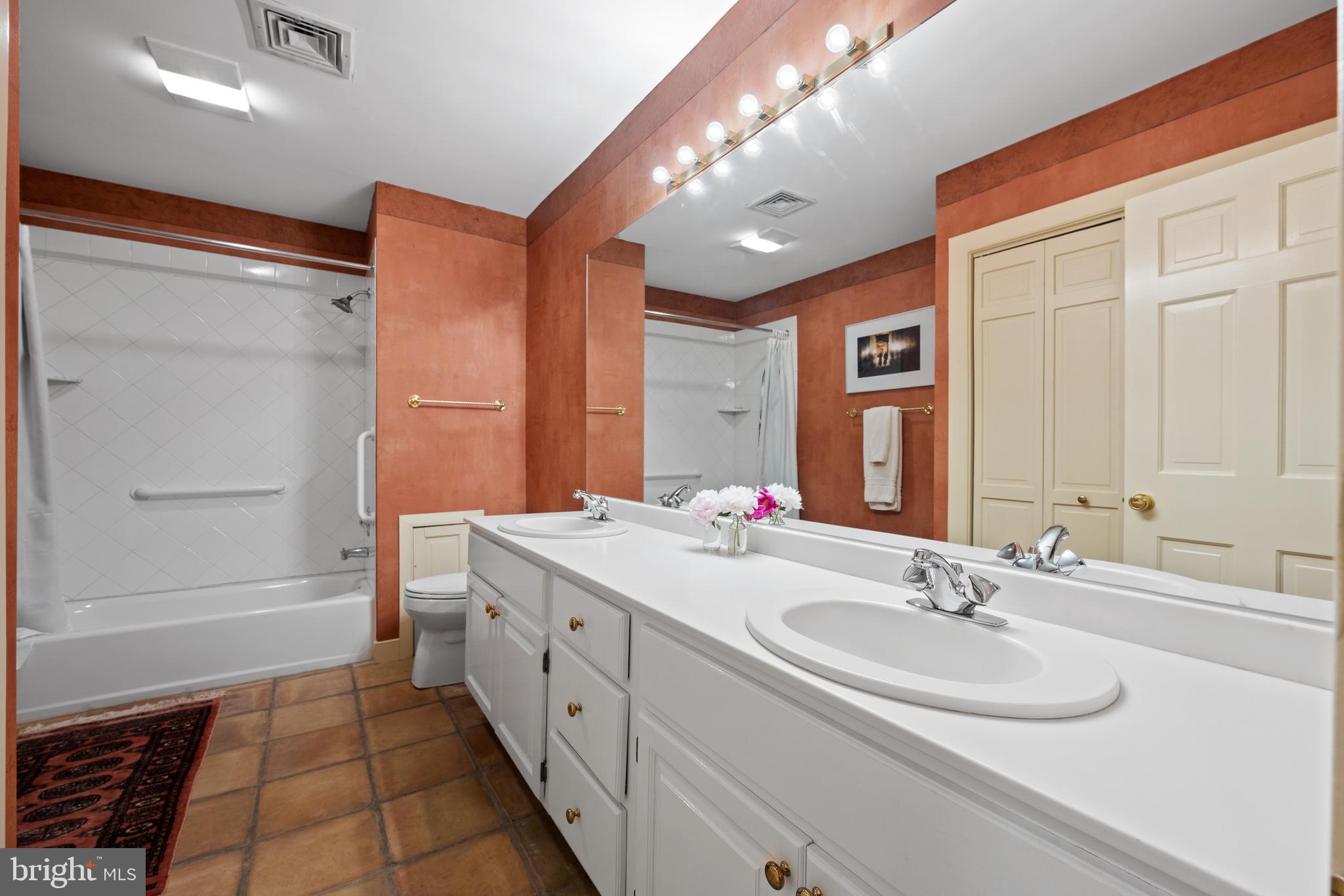 RADNOR HUNT - Residential