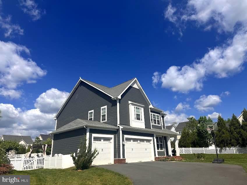 VILLAGE CASE - Residential
