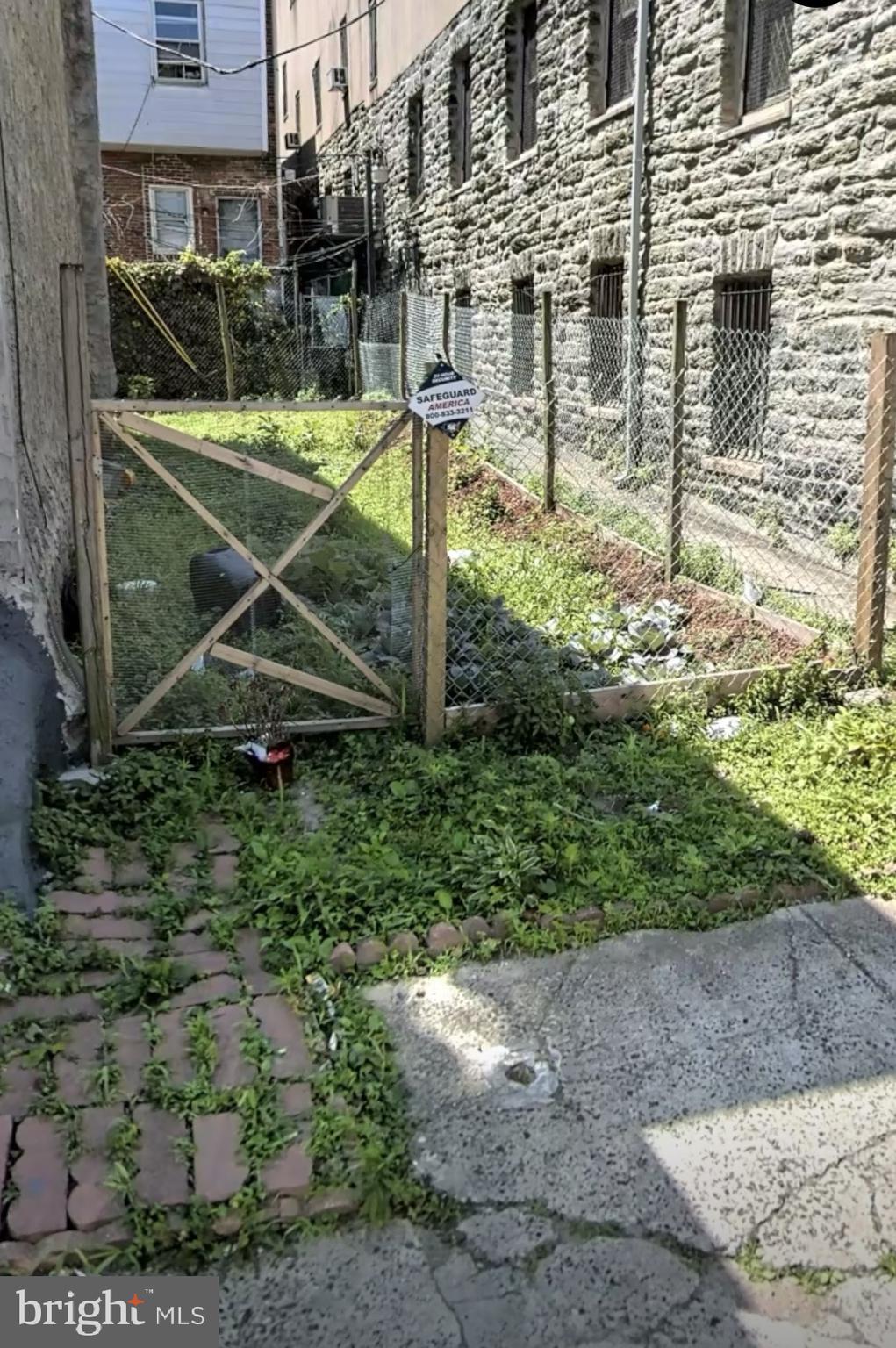 Attention Investors & Developers!
RSA5 Vacant Corner Lot available for your future project! 
Buyer is advised to conduct their own due diligence. 
I have several land listing available,  contact me if you are interested.