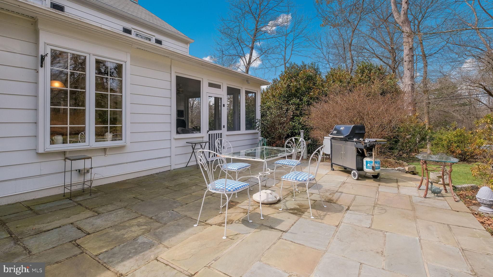 PEBBLE HILL - Residential