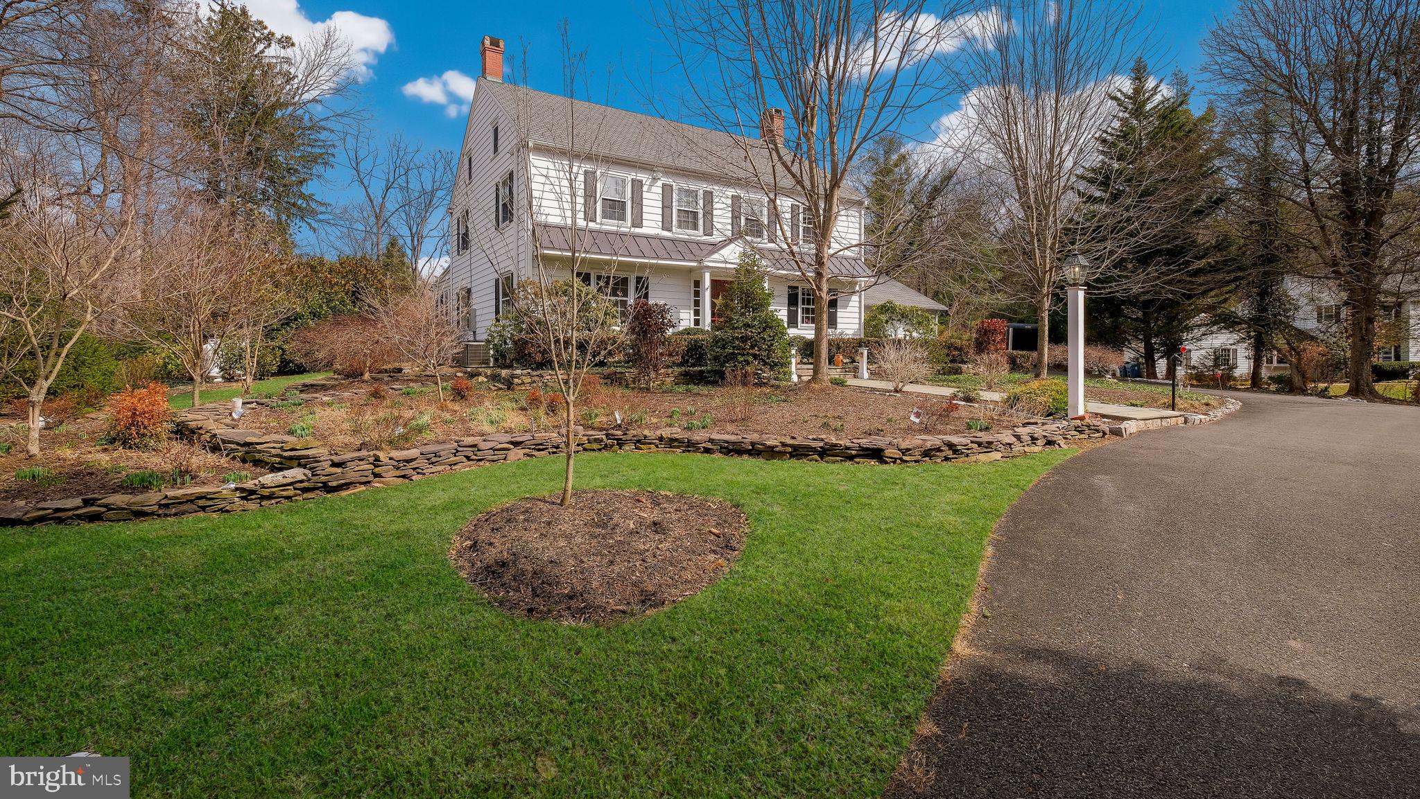 PEBBLE HILL - Residential