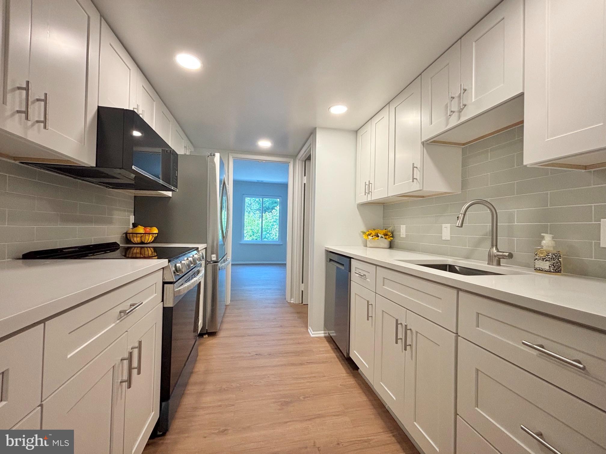 LEISURE WORLD - Residential