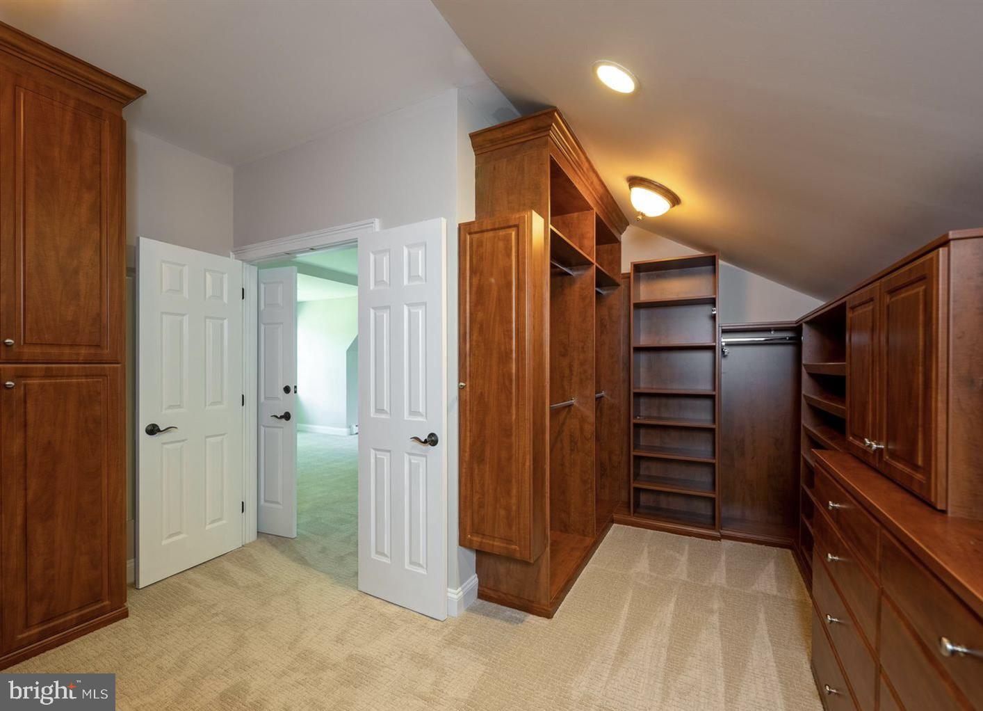 RADNOR HUNT - Residential