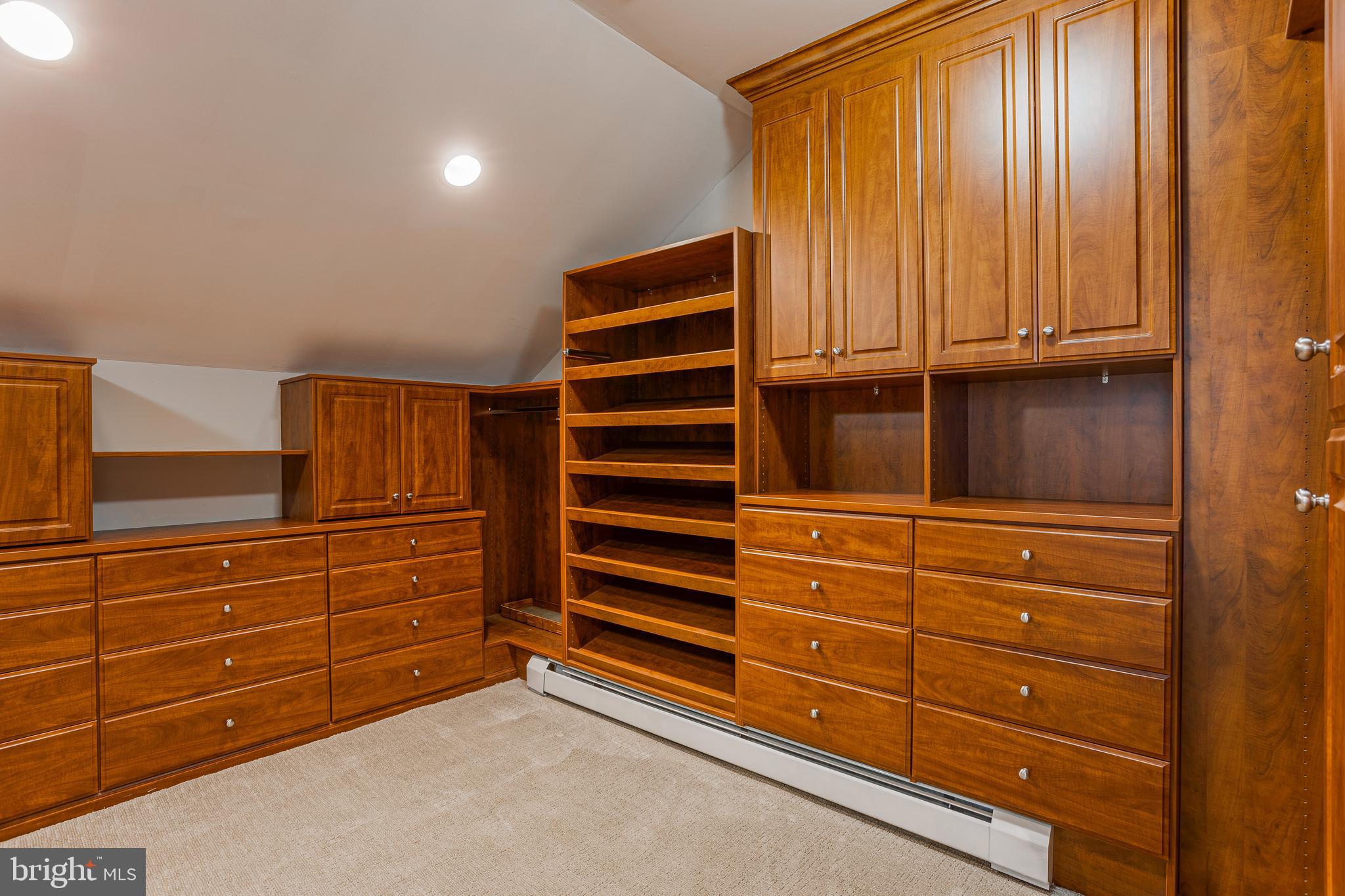 RADNOR HUNT - Residential
