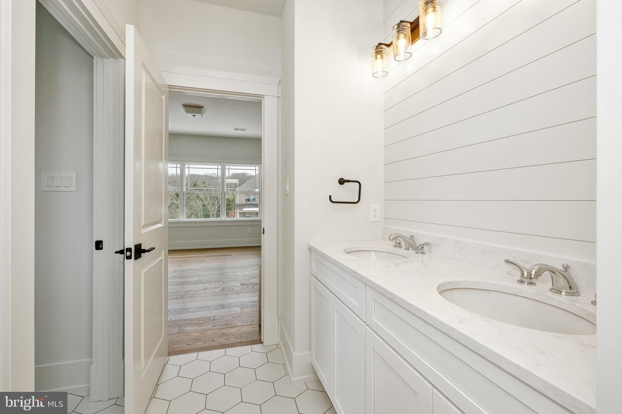 GARNET POINTE - Residential