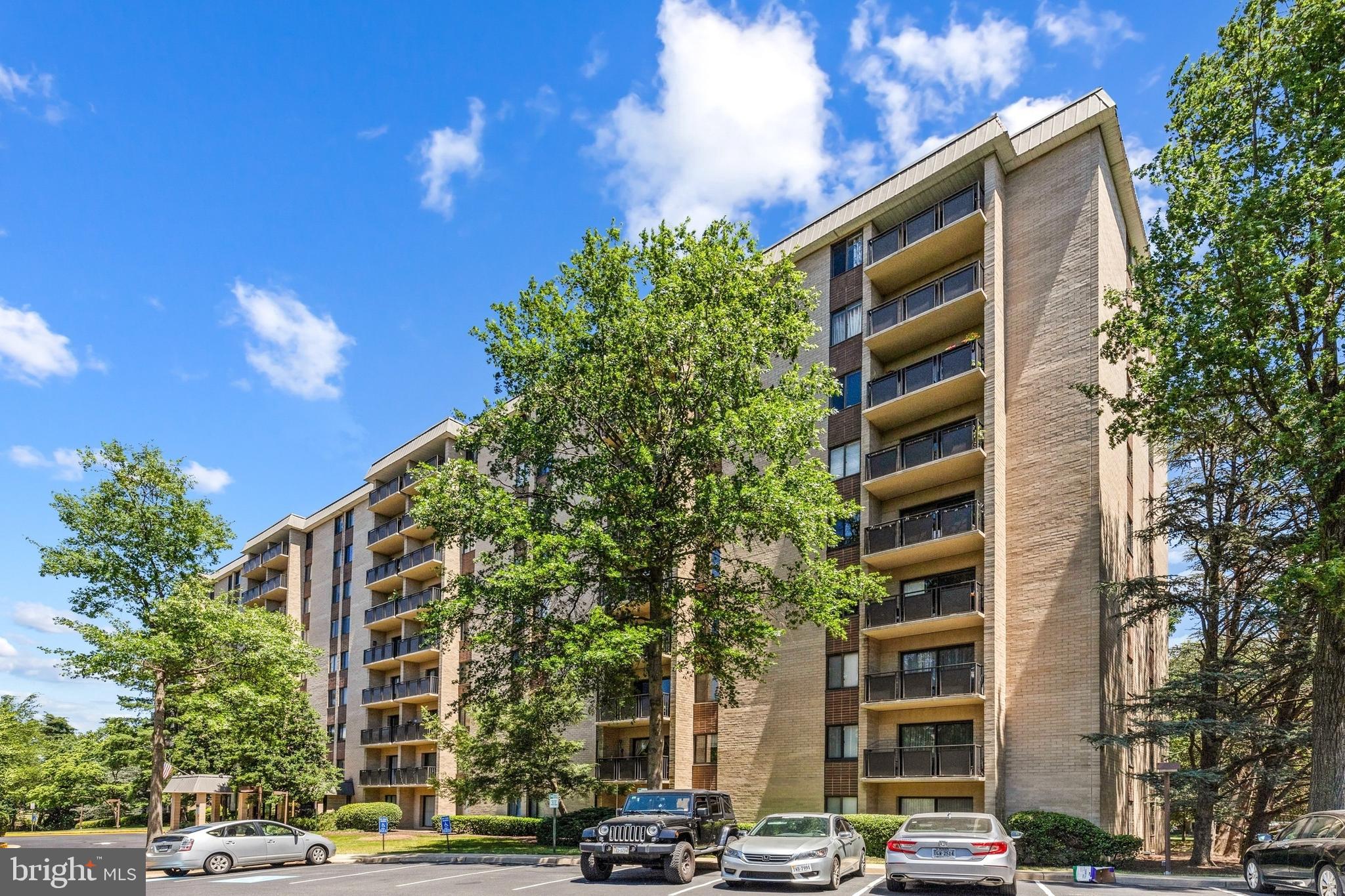 WOODLAKE TOWERS - Residential