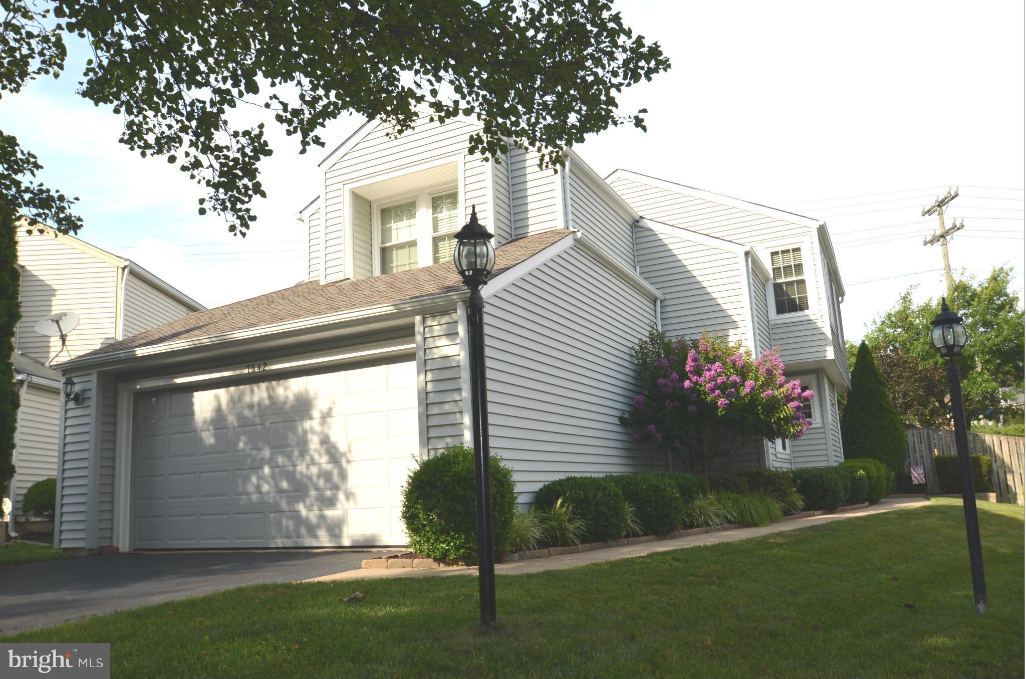 AMAZING 2-LVL, 3BR, SF HOME IN KINGSTOWNE..UPDATED KIT W/ CORIAN & BLACK APPL..FAM RM W/ GAS FIREPLACE..LIV RM W/ WALKOUT TO BEAUTIFULLY LANDSCAPED BACKYARD..MBR W/ CATHEDRAL CEILING & 3 CLOSETS..ALL BATHS & FIREPLACE DESIGNED BY ARCHITECT..PORCELANOSA FLOORS ALL ON MAIN LVL..NEW CARPET & FRESH PAINT..NEWER WINDOWS, DOORS, ARCH. ROOF, SIDING & COPPER PIPING..BRICK PATIO & SIDE YARD...HURRY
