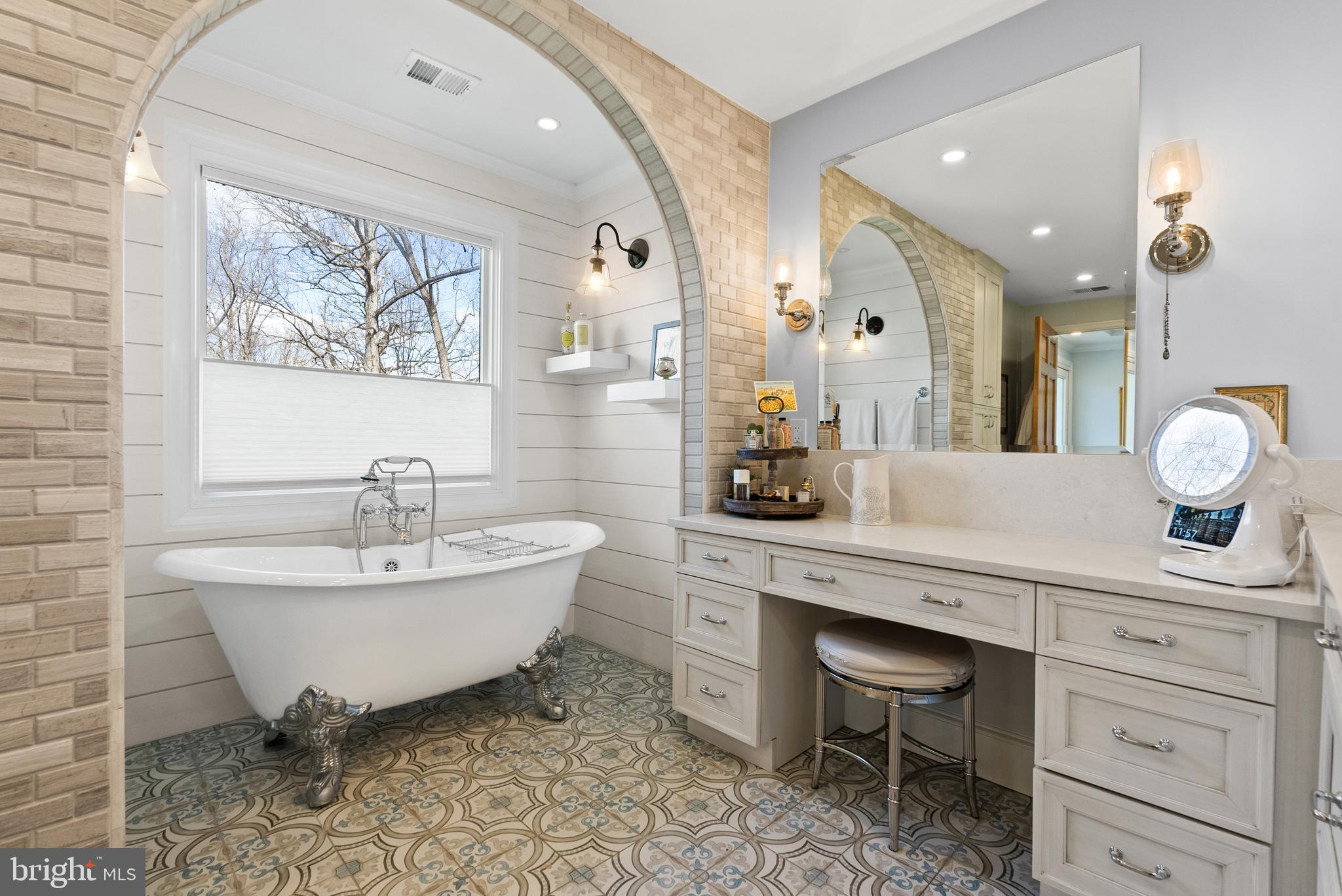 RIVER OAKS - Residential