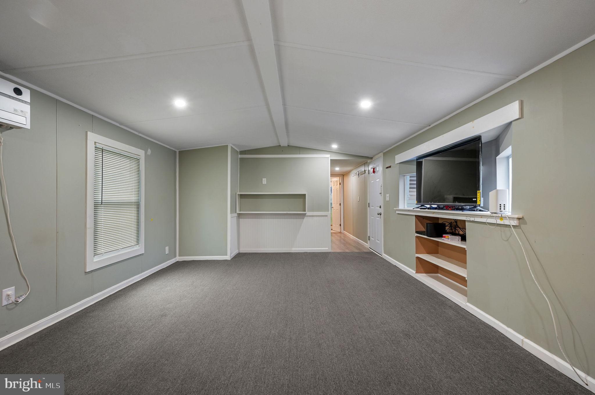 PINEWOOD ACRE - Residential