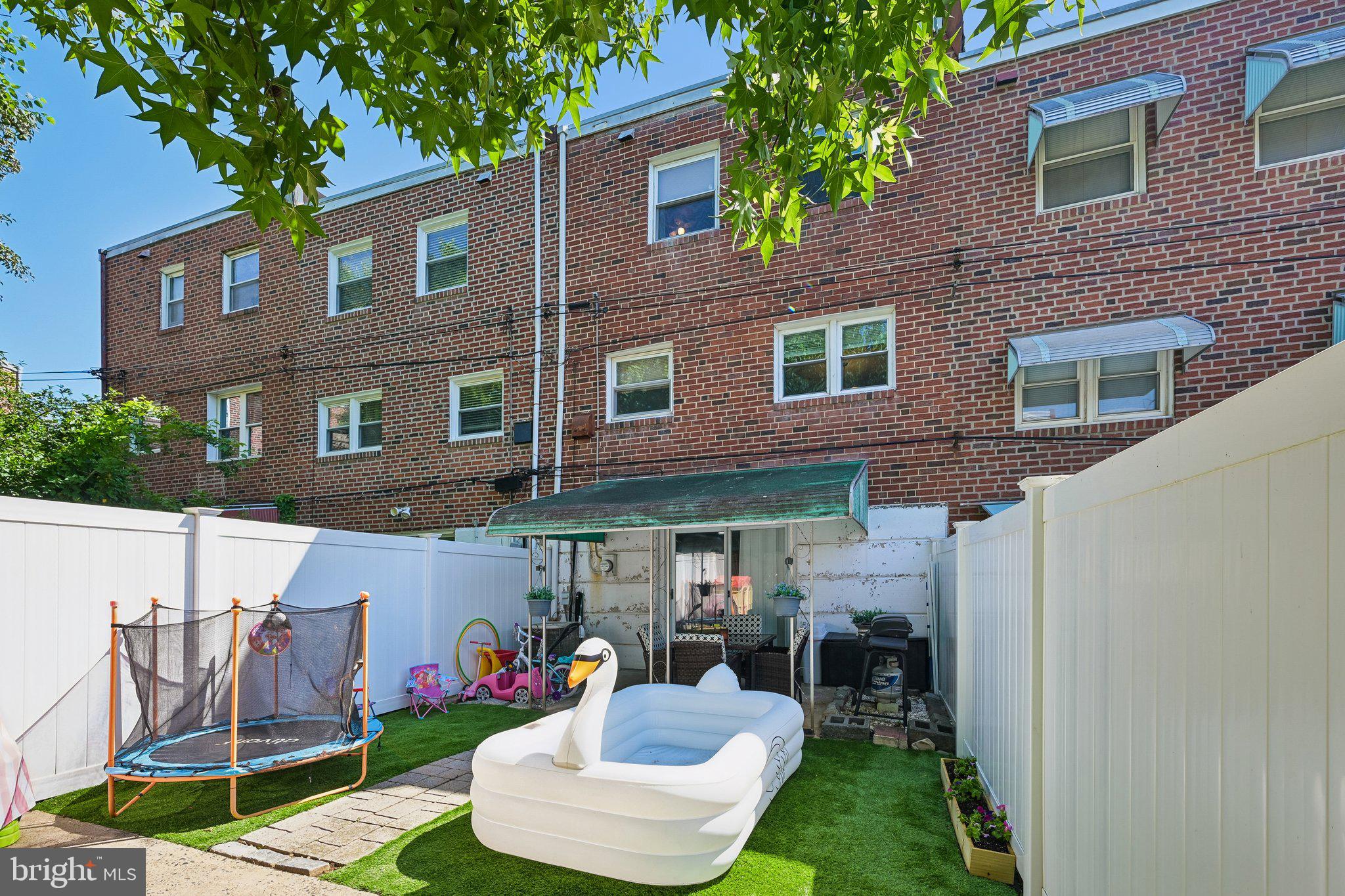 HOLME CIRCLE - Residential