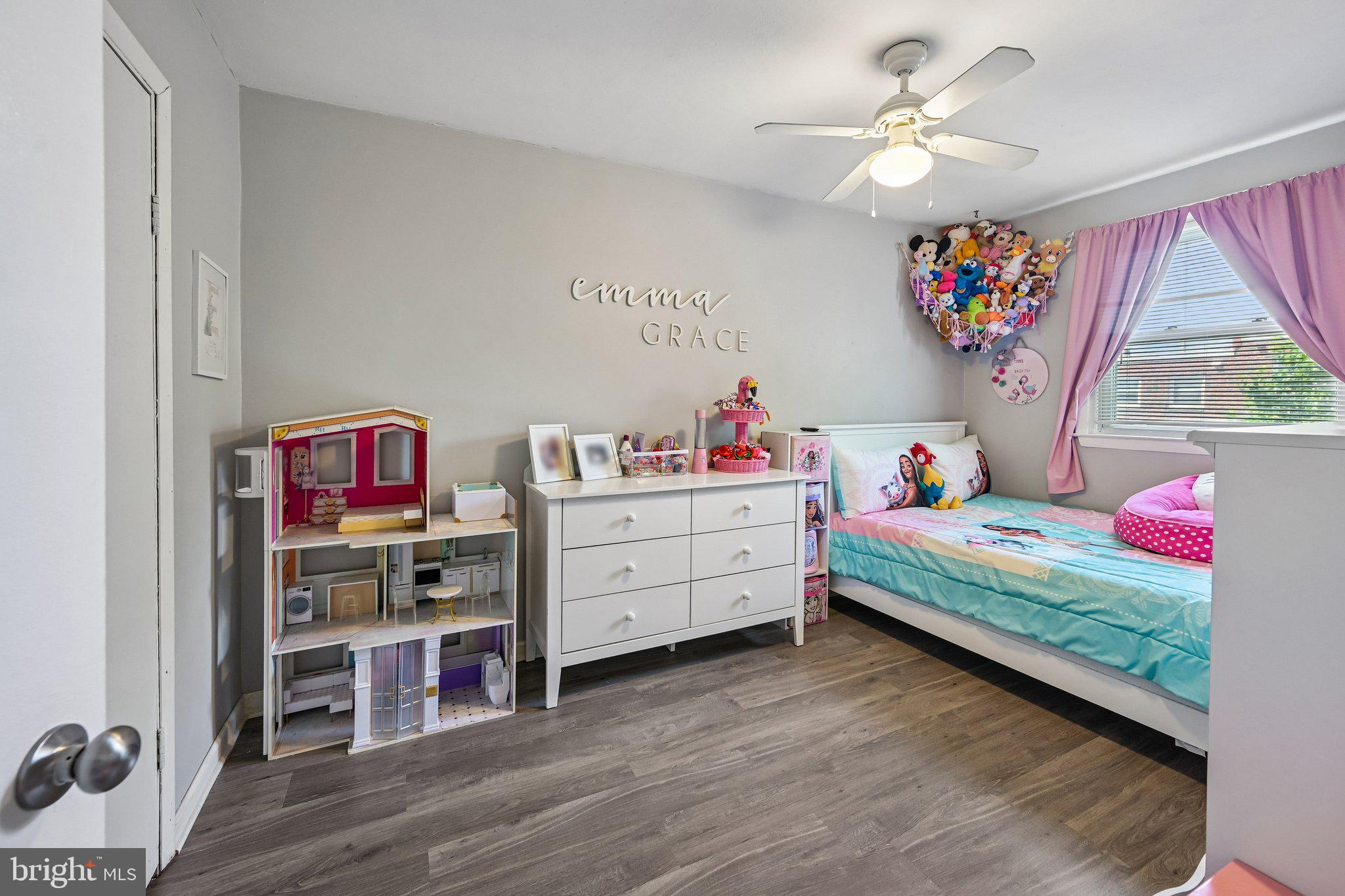 HOLME CIRCLE - Residential