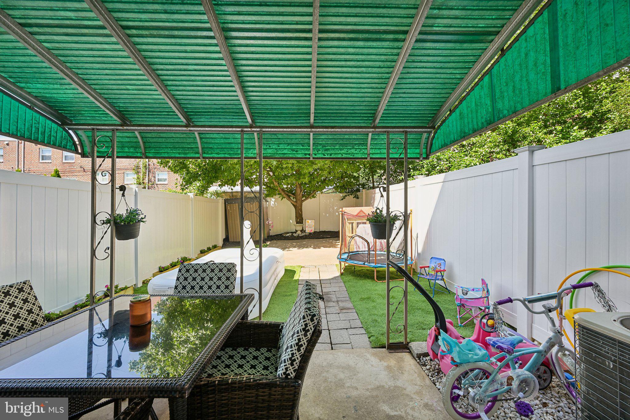 HOLME CIRCLE - Residential