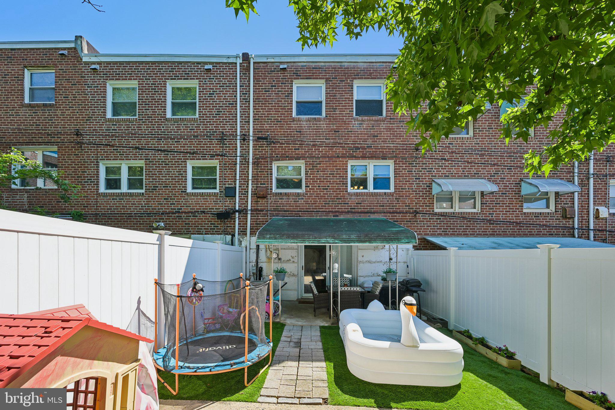 HOLME CIRCLE - Residential