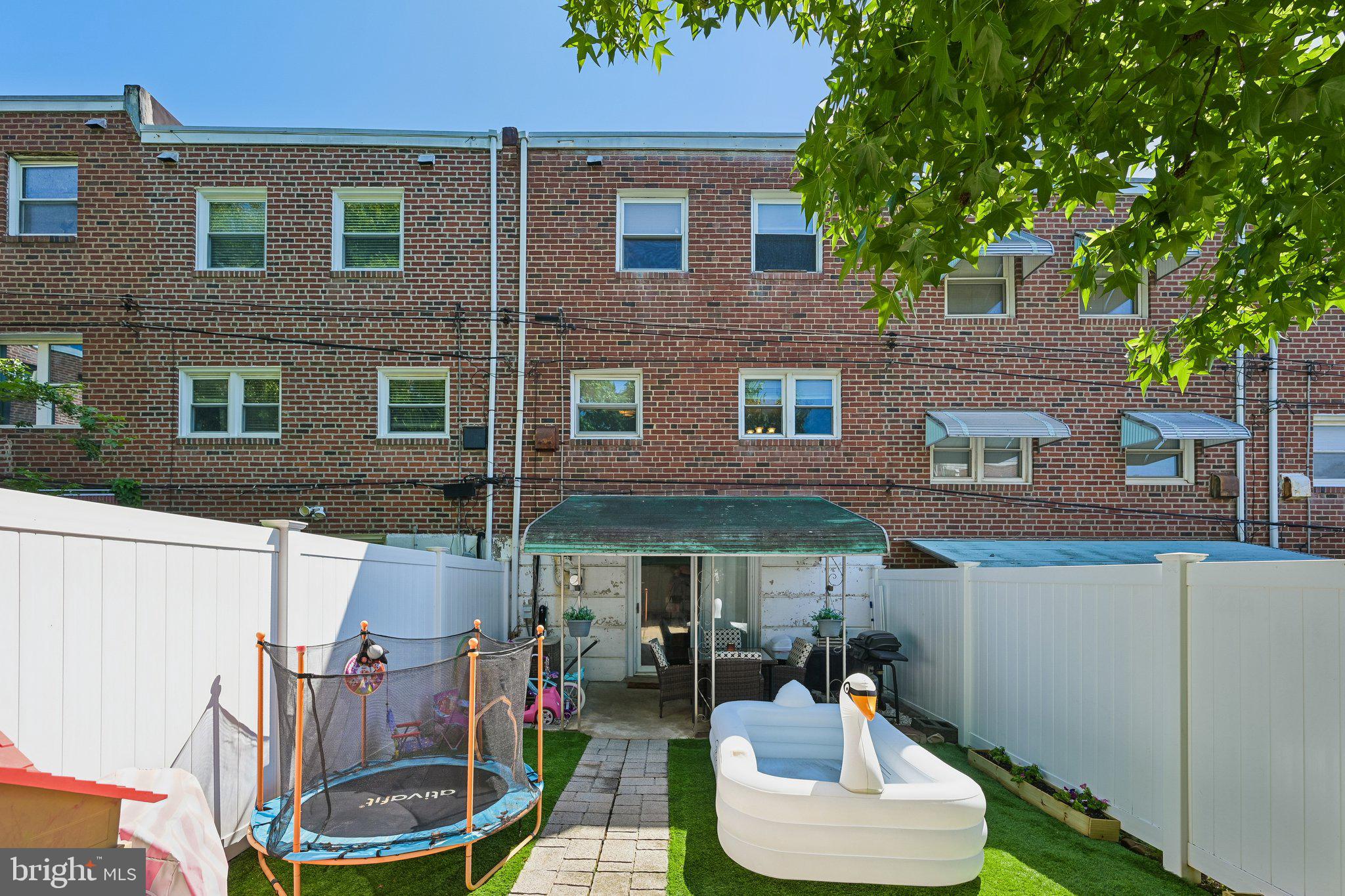HOLME CIRCLE - Residential