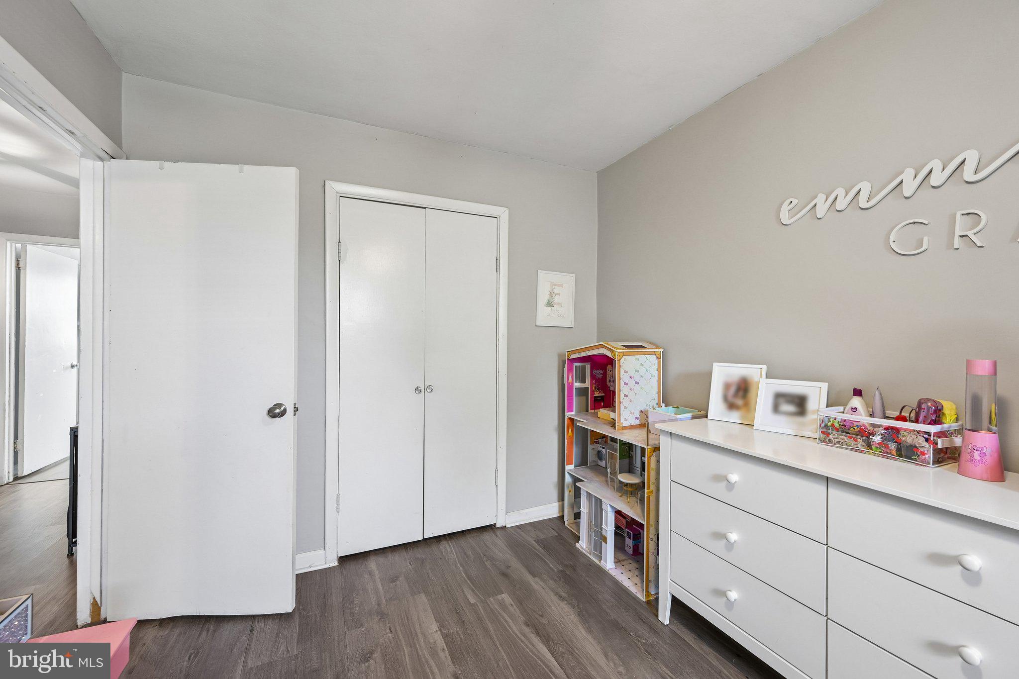 HOLME CIRCLE - Residential