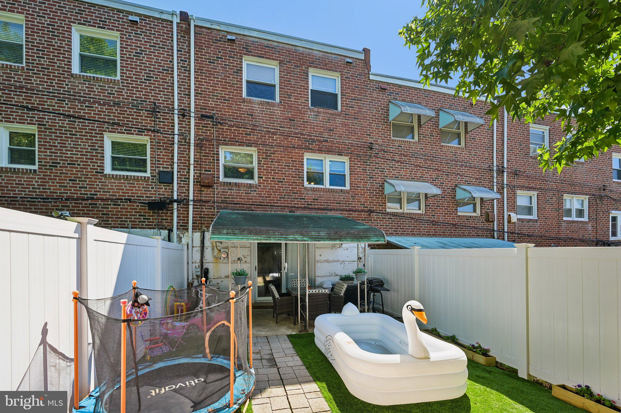 HOLME CIRCLE - Residential