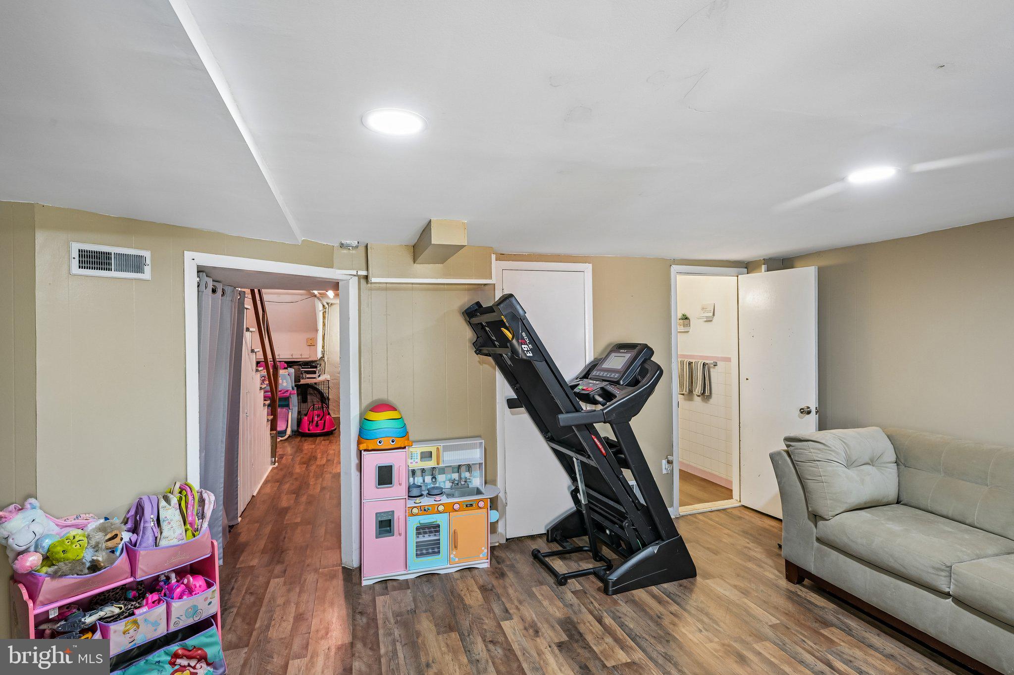 HOLME CIRCLE - Residential
