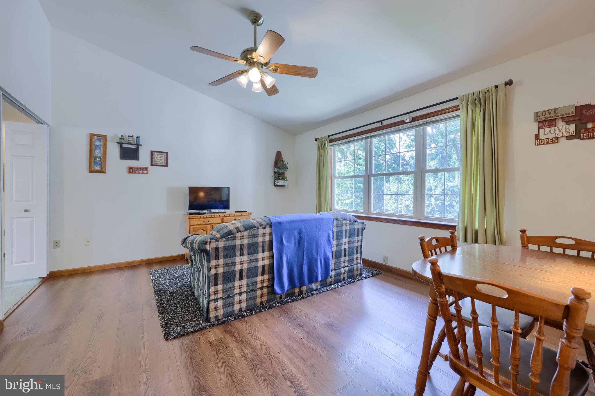 FIVEPOINTVILLE - Residential