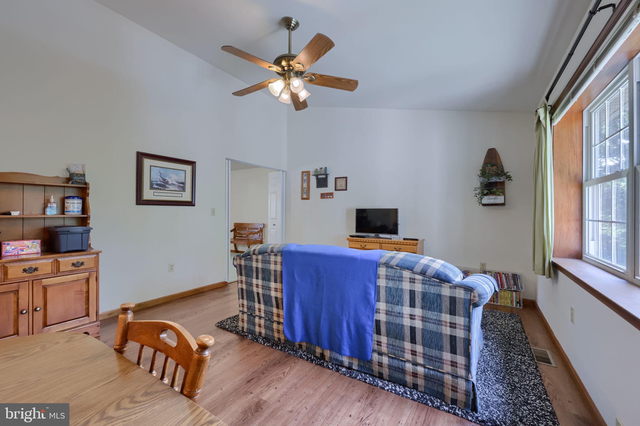 FIVEPOINTVILLE - Residential