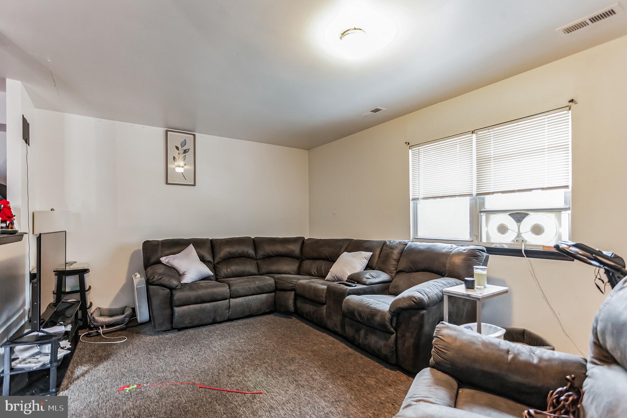 LAWNDALE - Residential Income