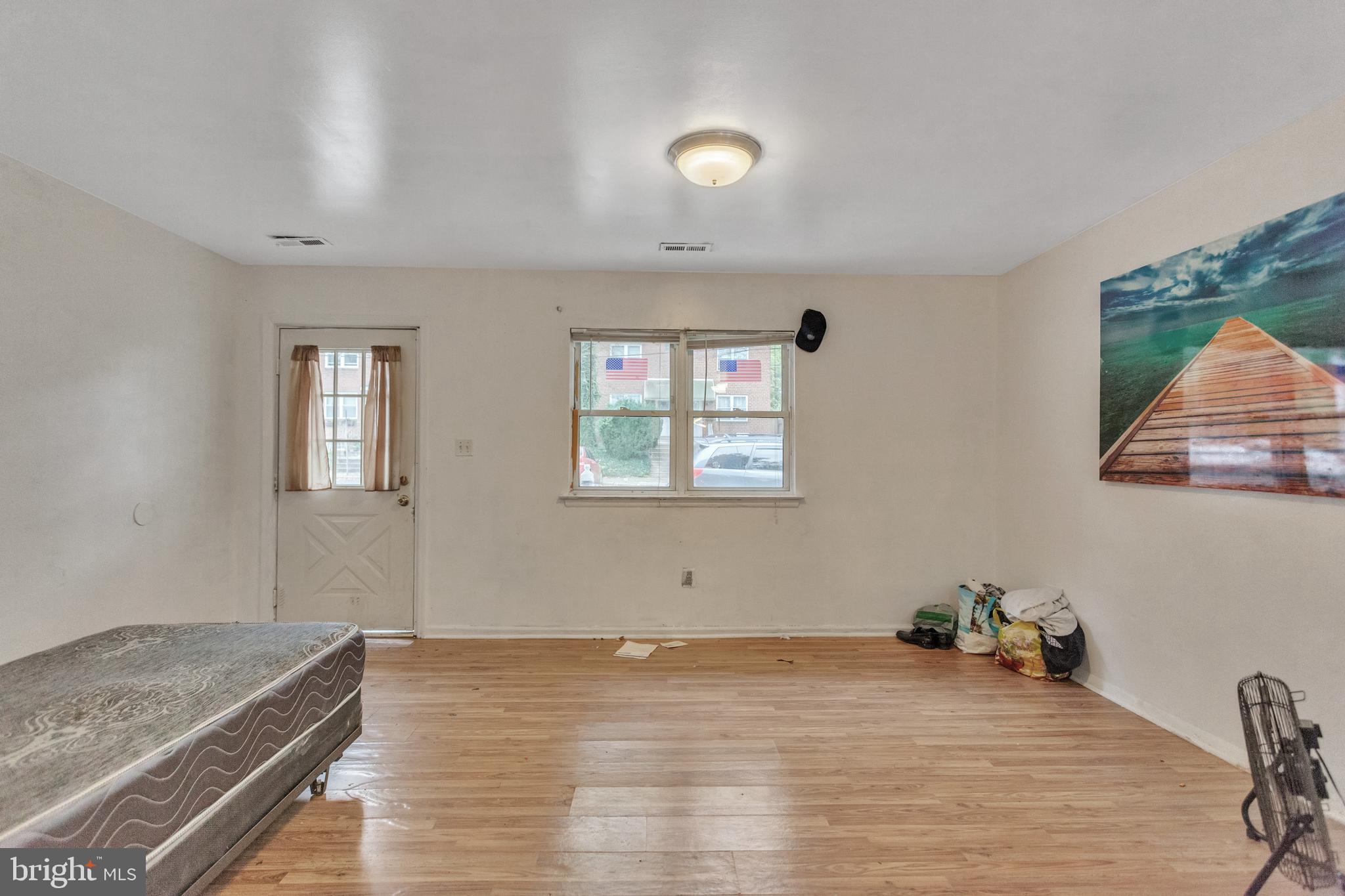 LAWNDALE - Residential Income
