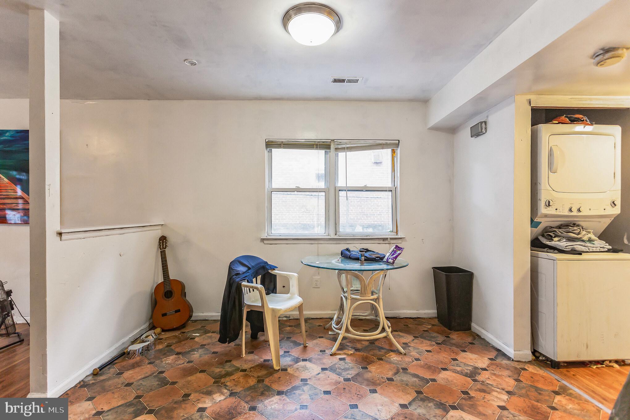 LAWNDALE - Residential Income