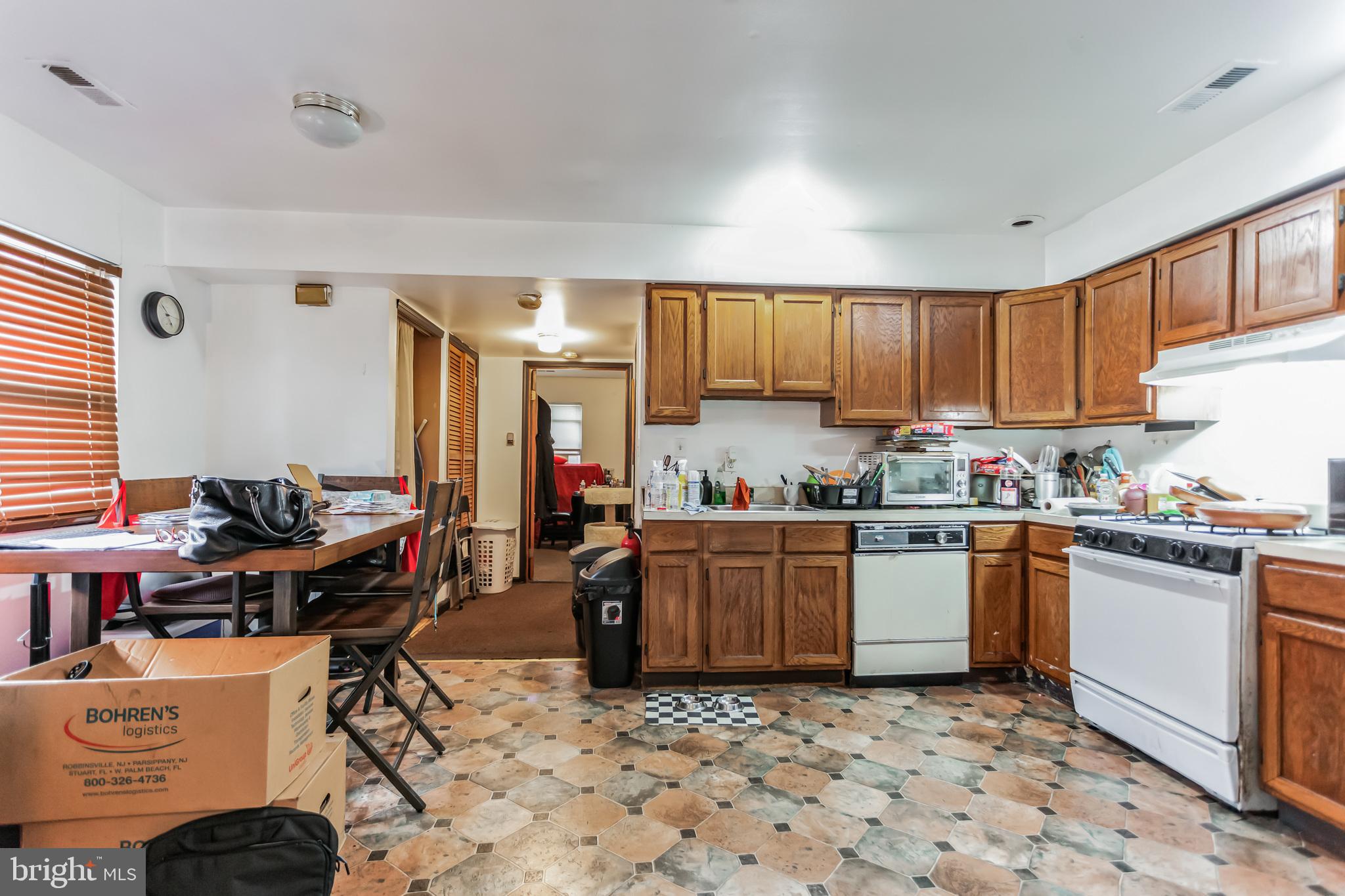 LAWNDALE - Residential Income