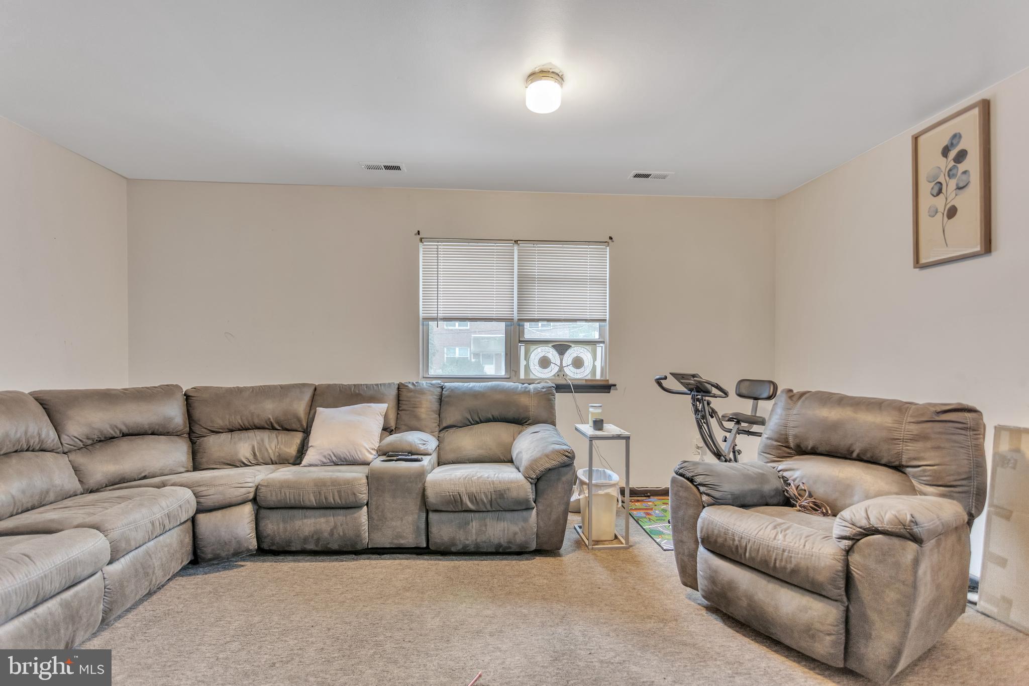LAWNDALE - Residential Income