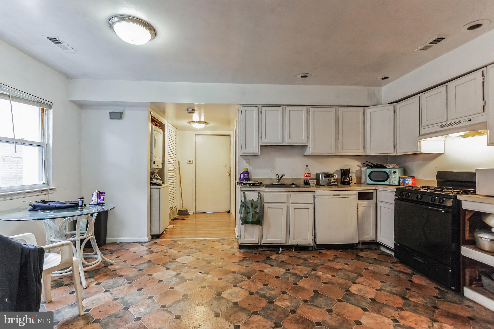 LAWNDALE - Residential Income