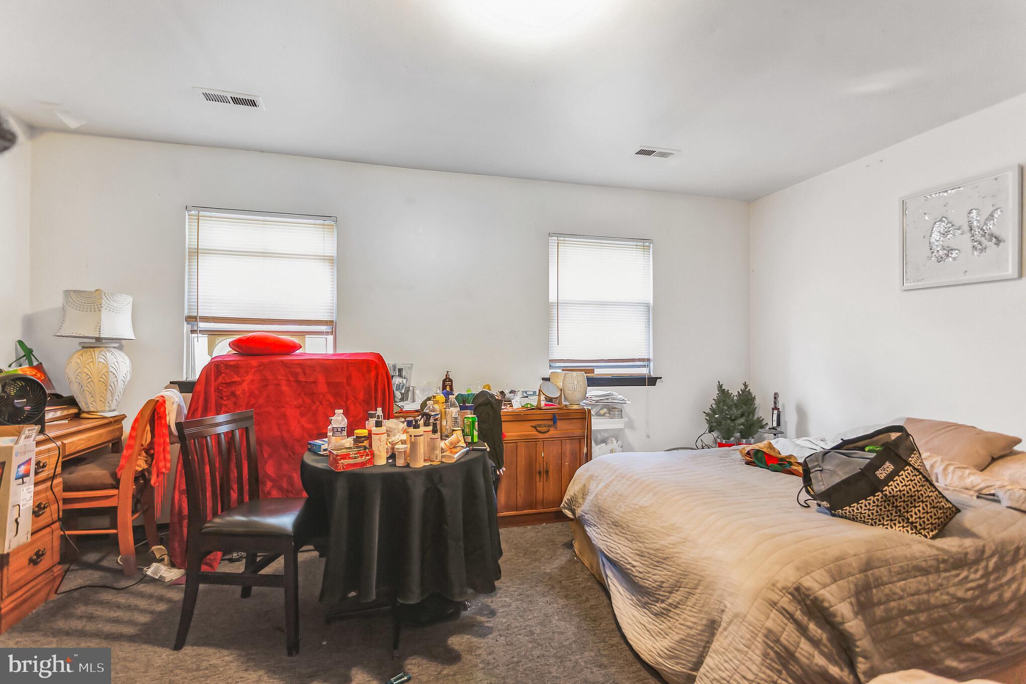 LAWNDALE - Residential Income