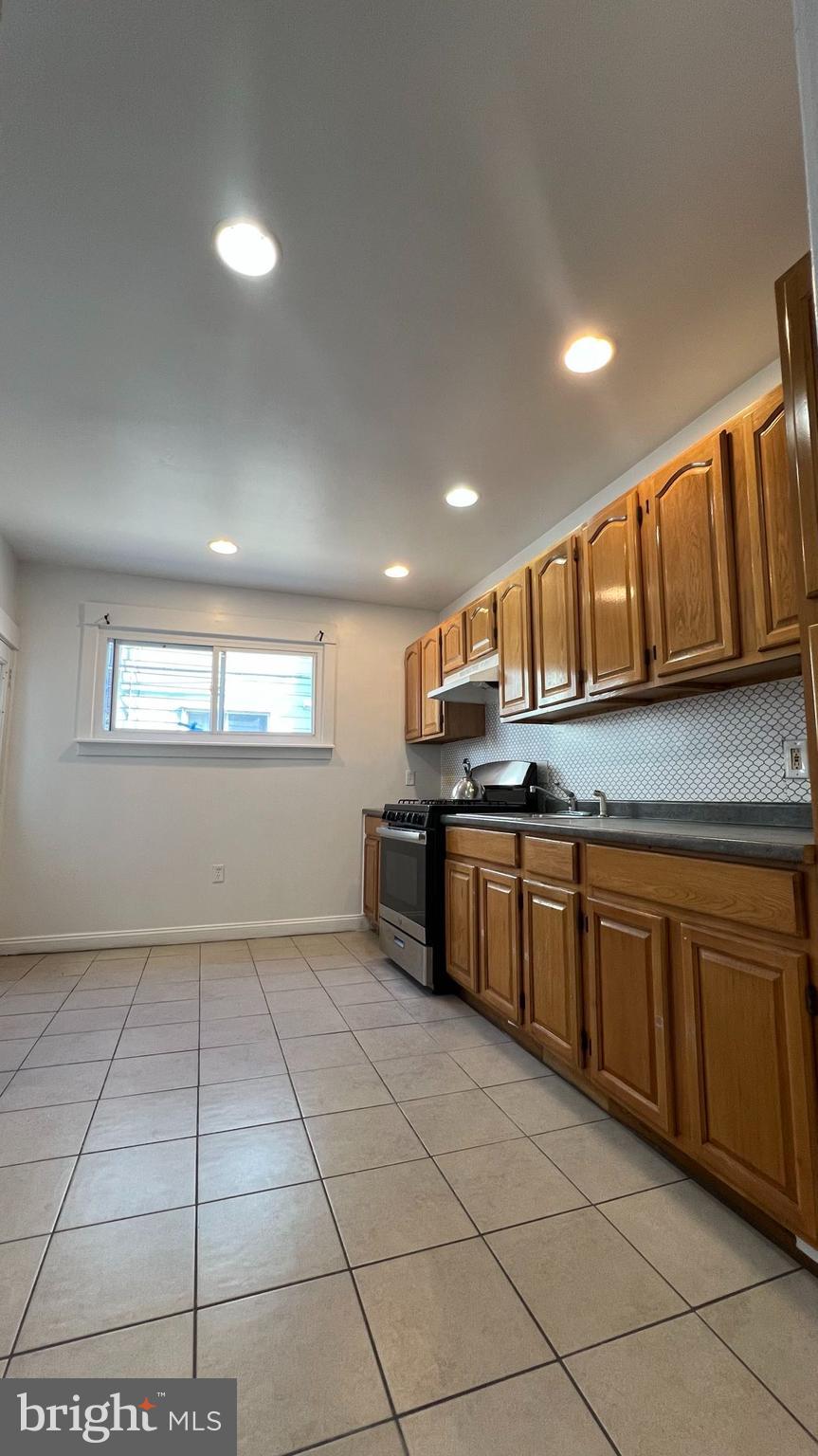 PHILADELPHIA (NORTHEAST) - Residential
