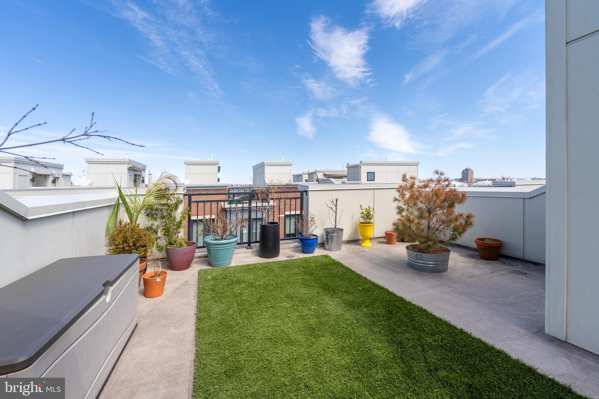LOCUST POINT - Residential
