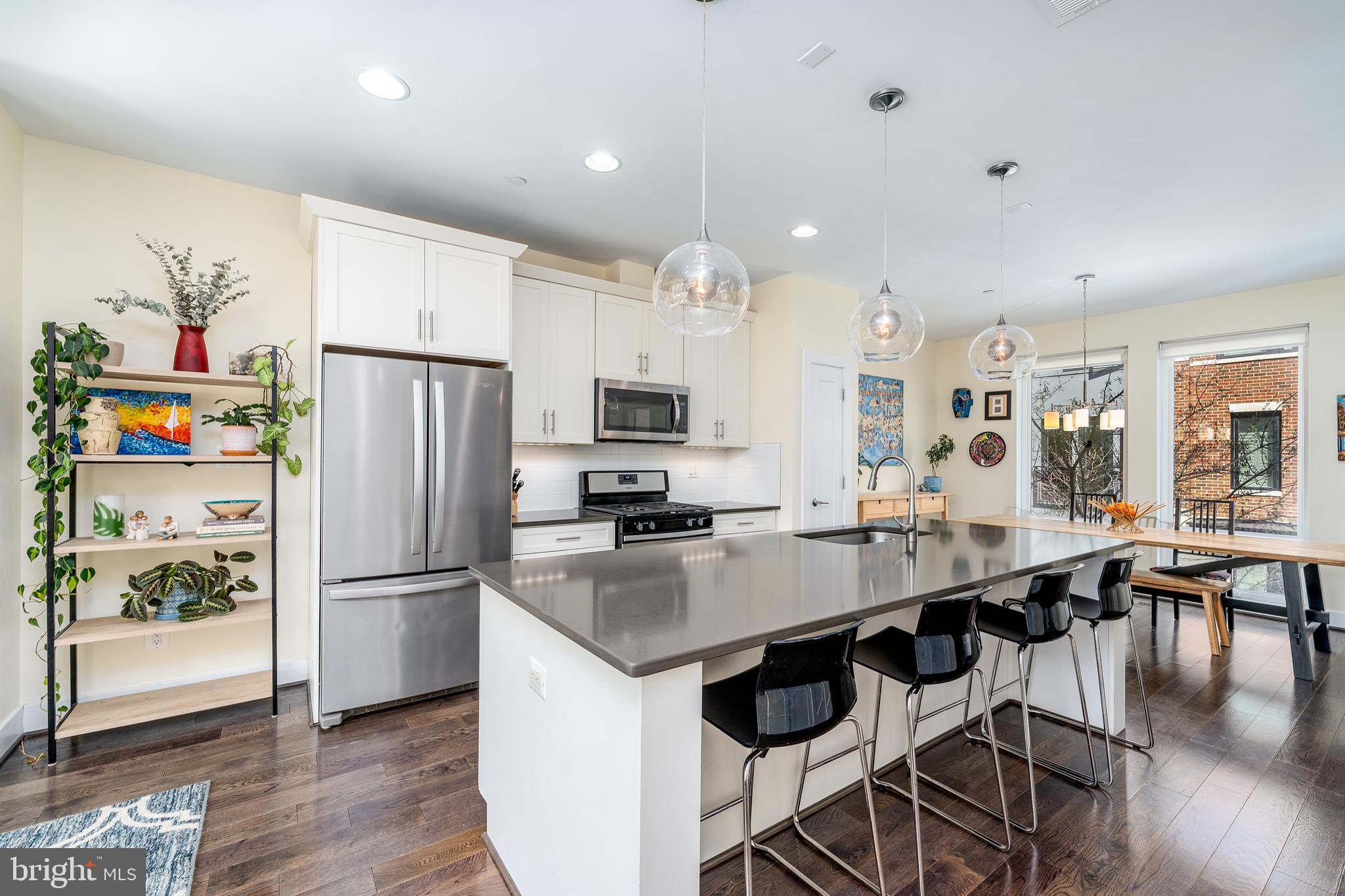 LOCUST POINT - Residential