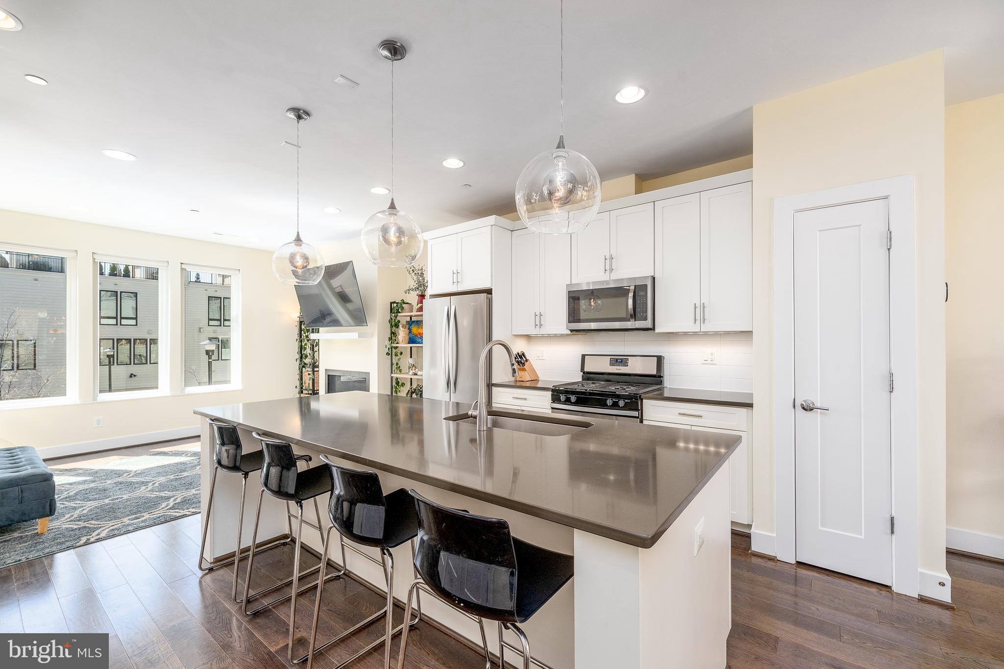 LOCUST POINT - Residential