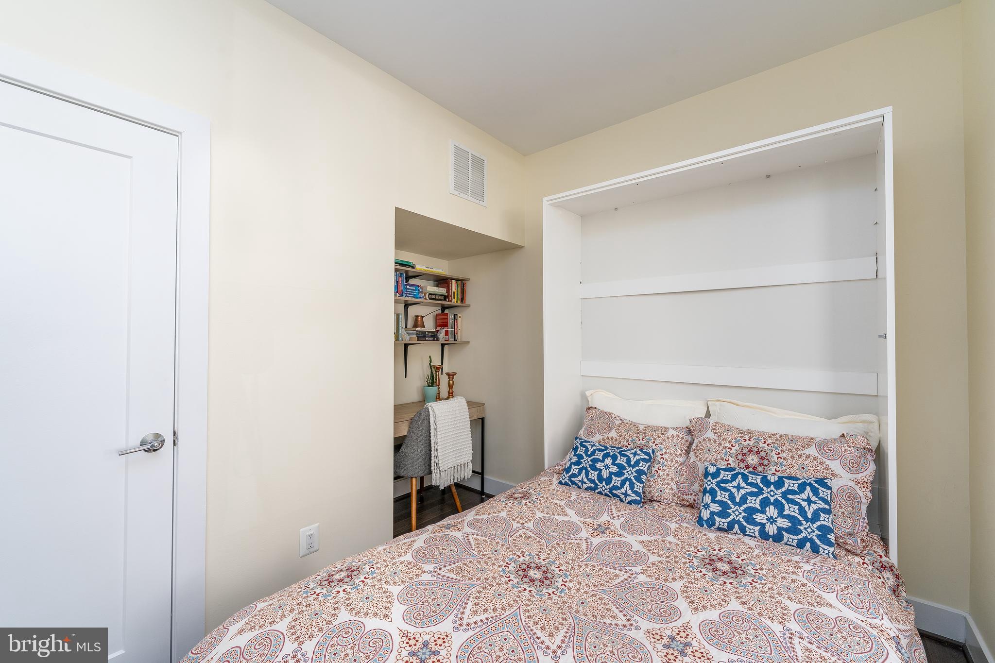 LOCUST POINT - Residential