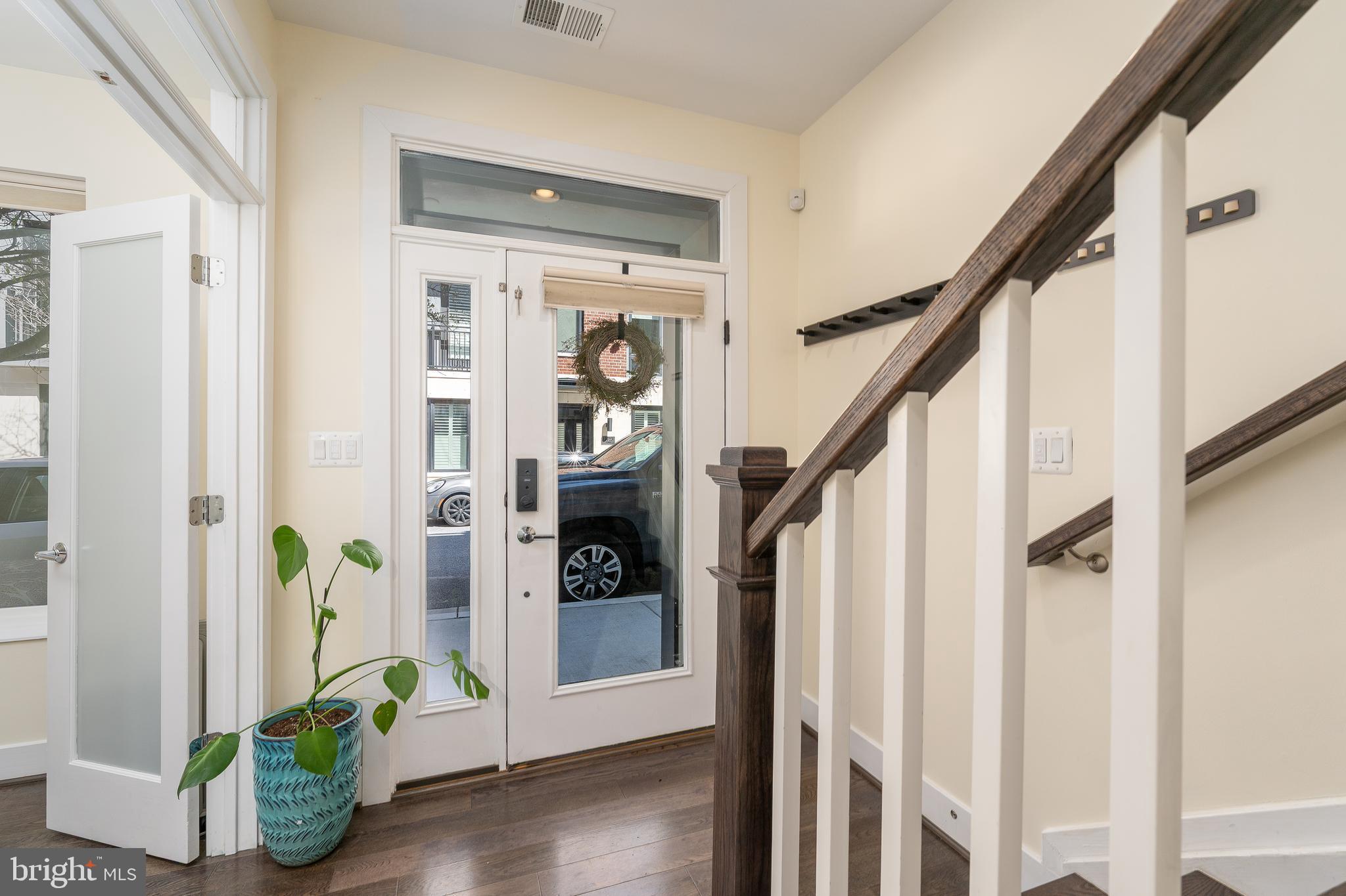 LOCUST POINT - Residential