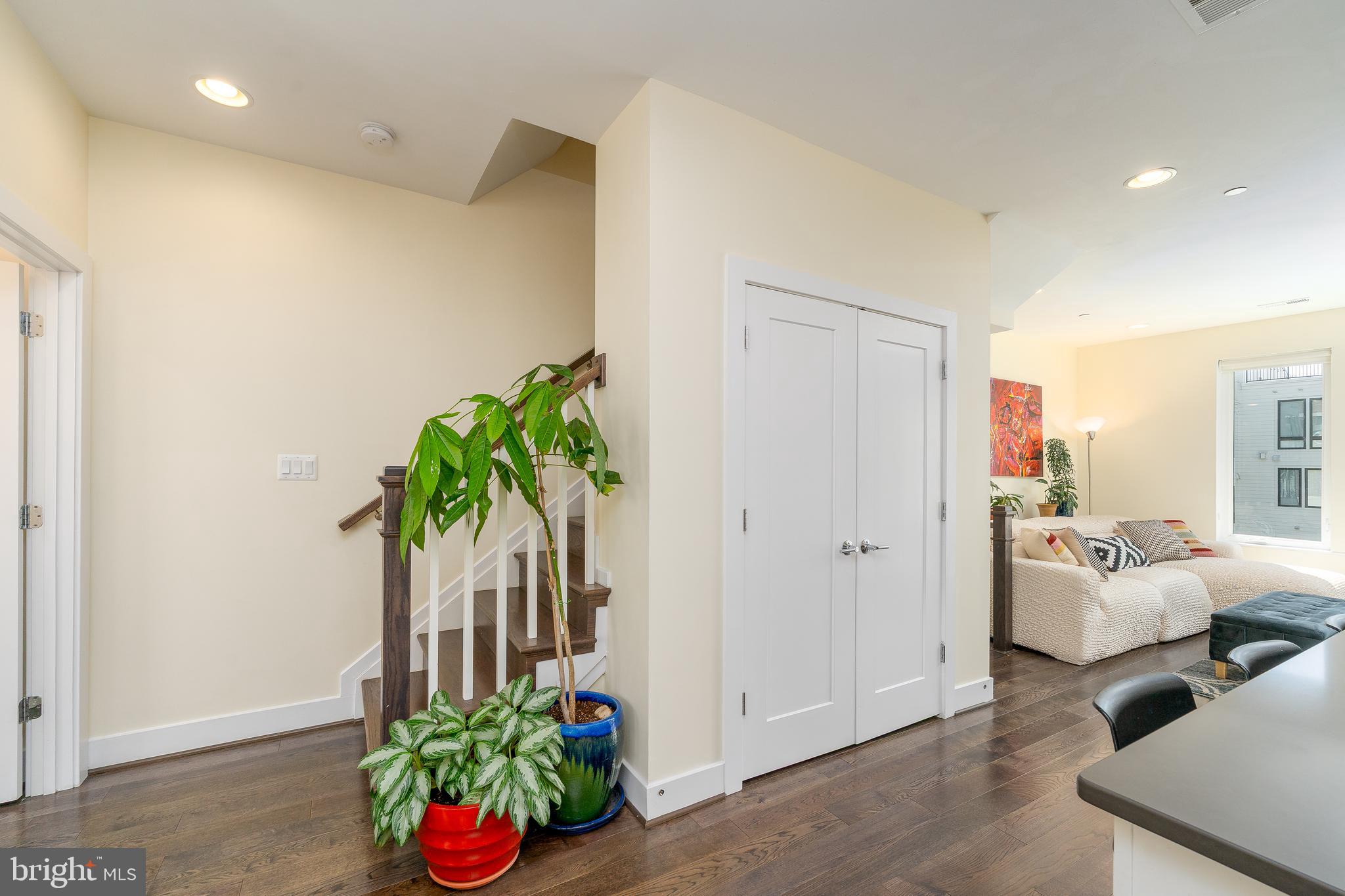 LOCUST POINT - Residential