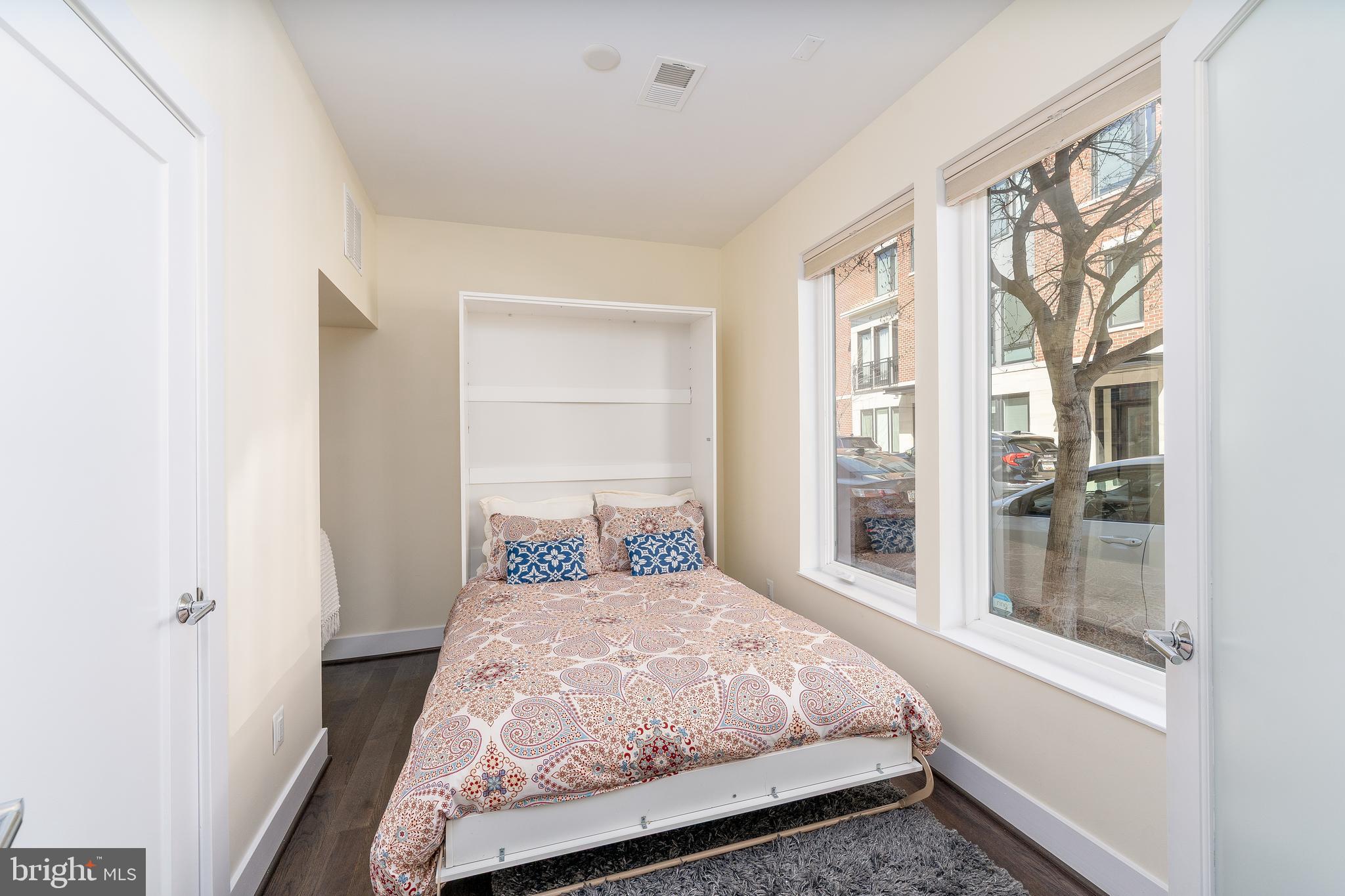 LOCUST POINT - Residential